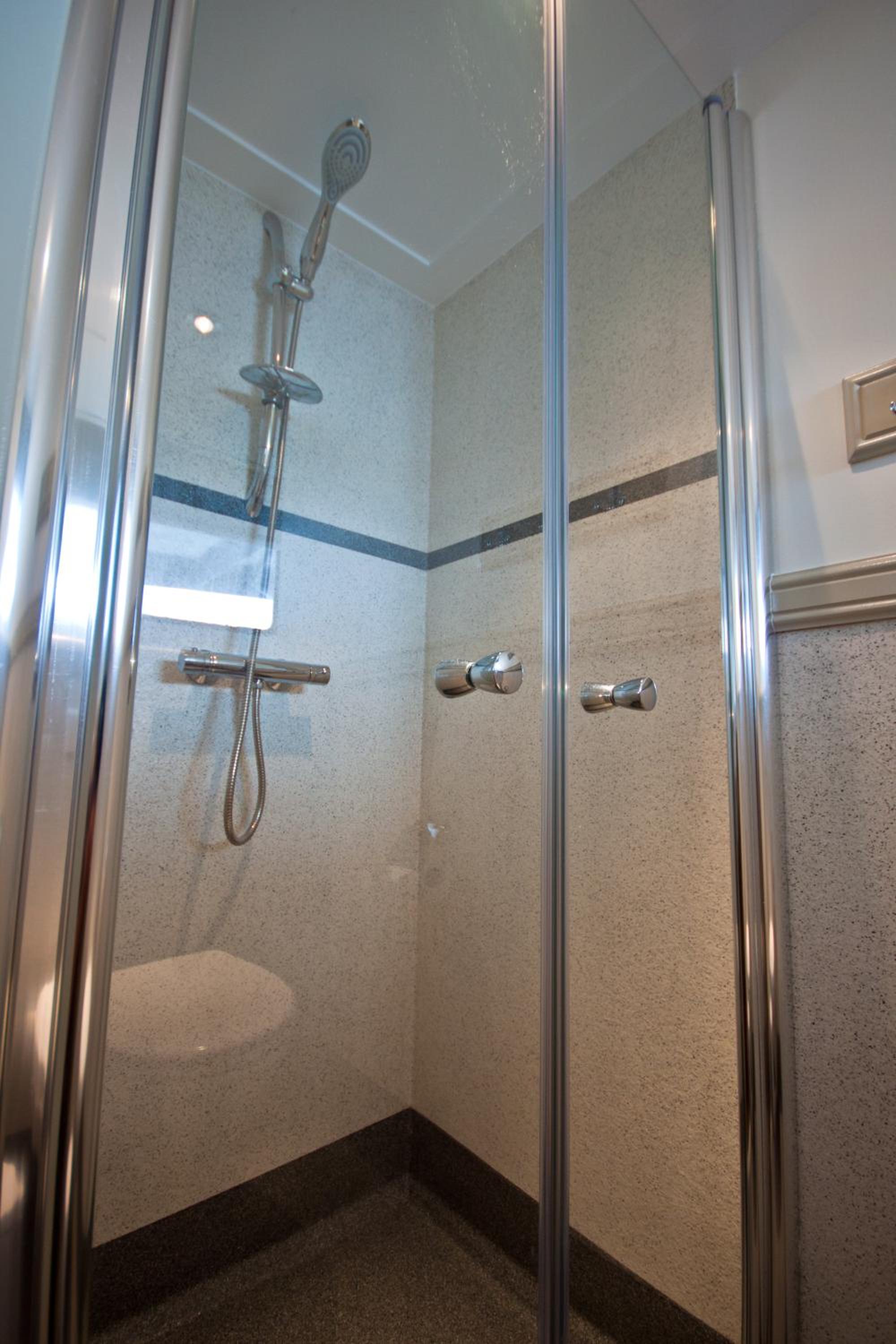 Single Room with Private Bathroom photo 3