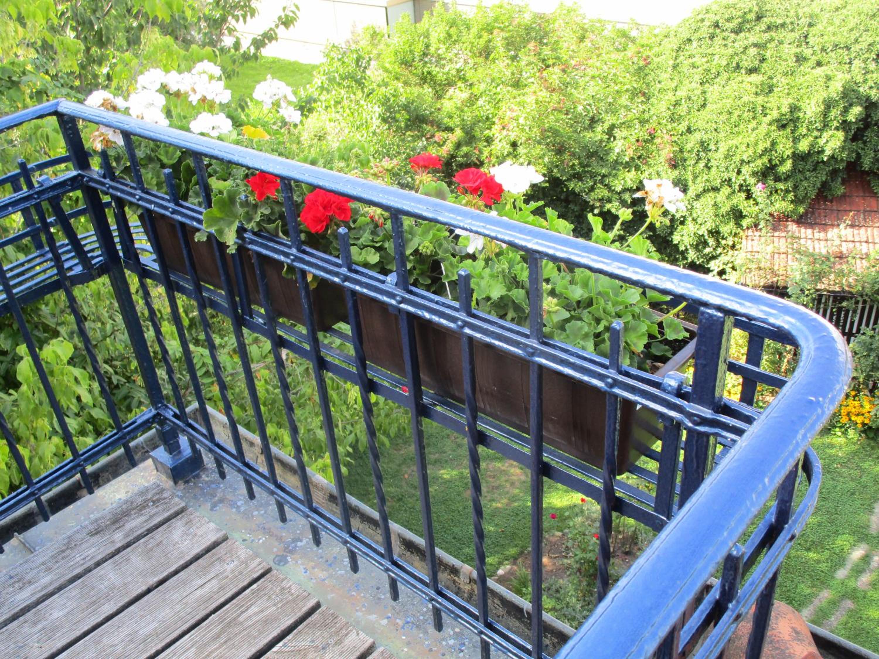 Apartment with Balcony - Photo 21