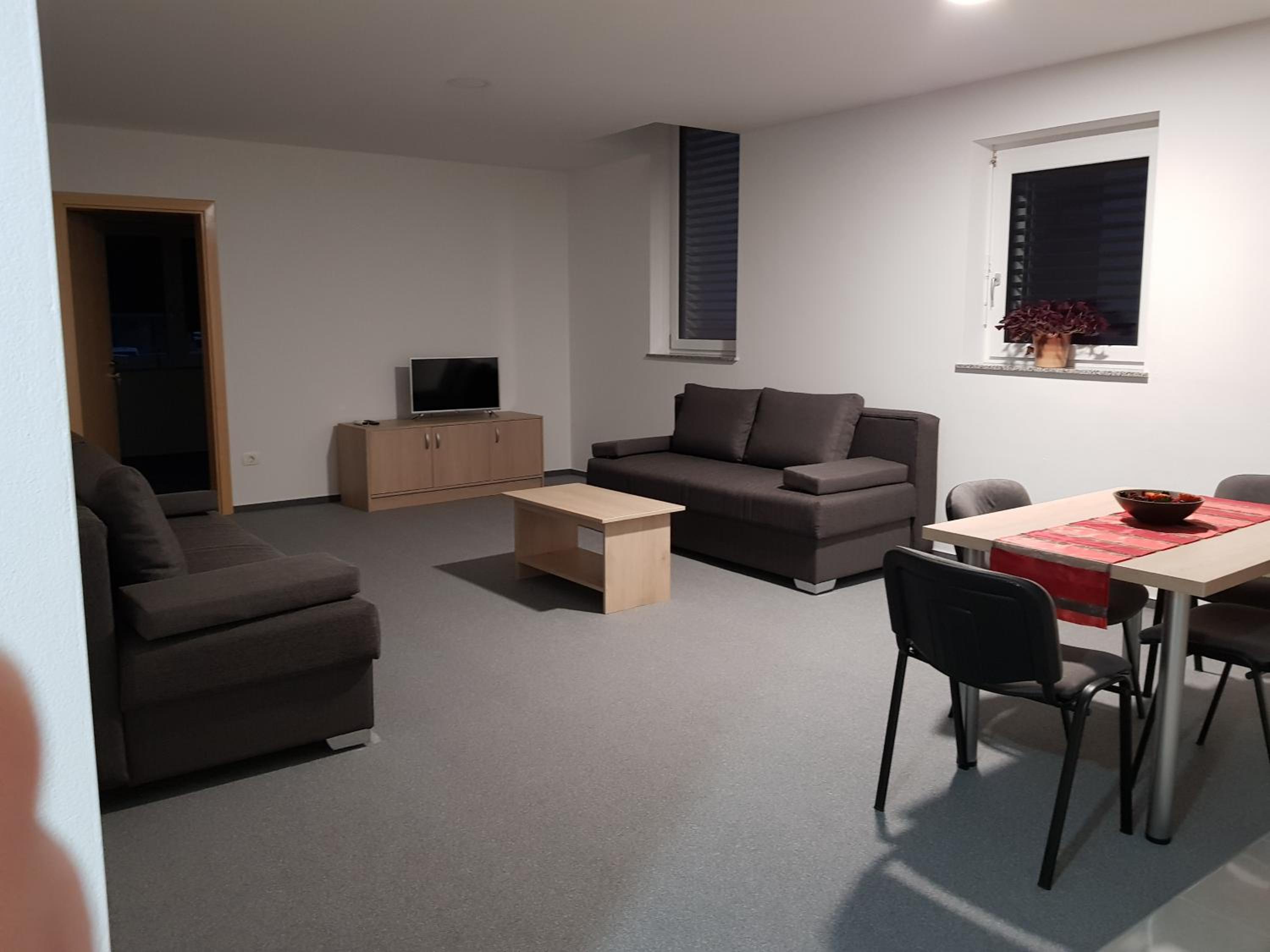 One-Bedroom Apartment - Photo 2