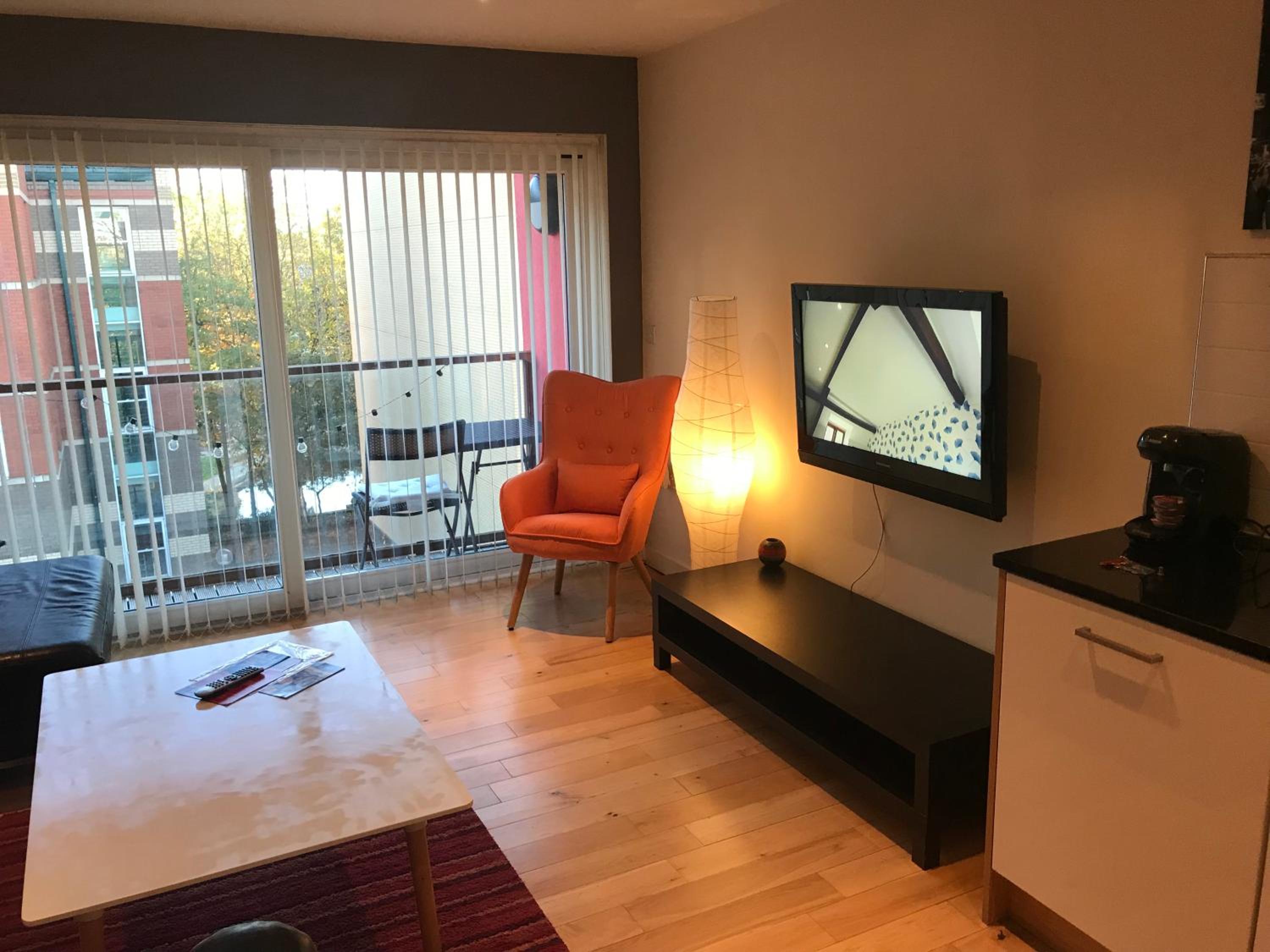 Apartment with Balcony photo 3