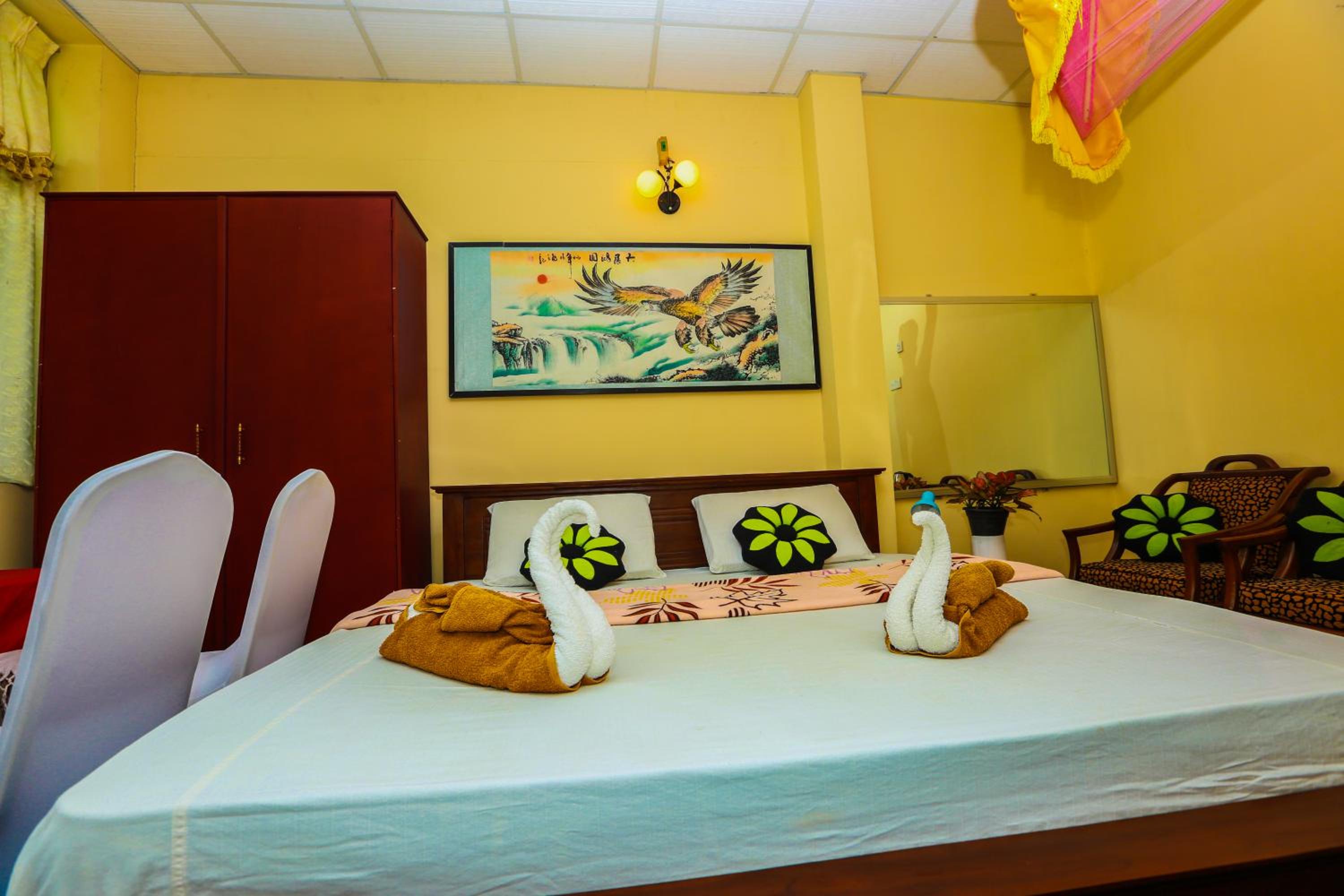 Deluxe Double Room (2 Adults + 1 Child) photo 2