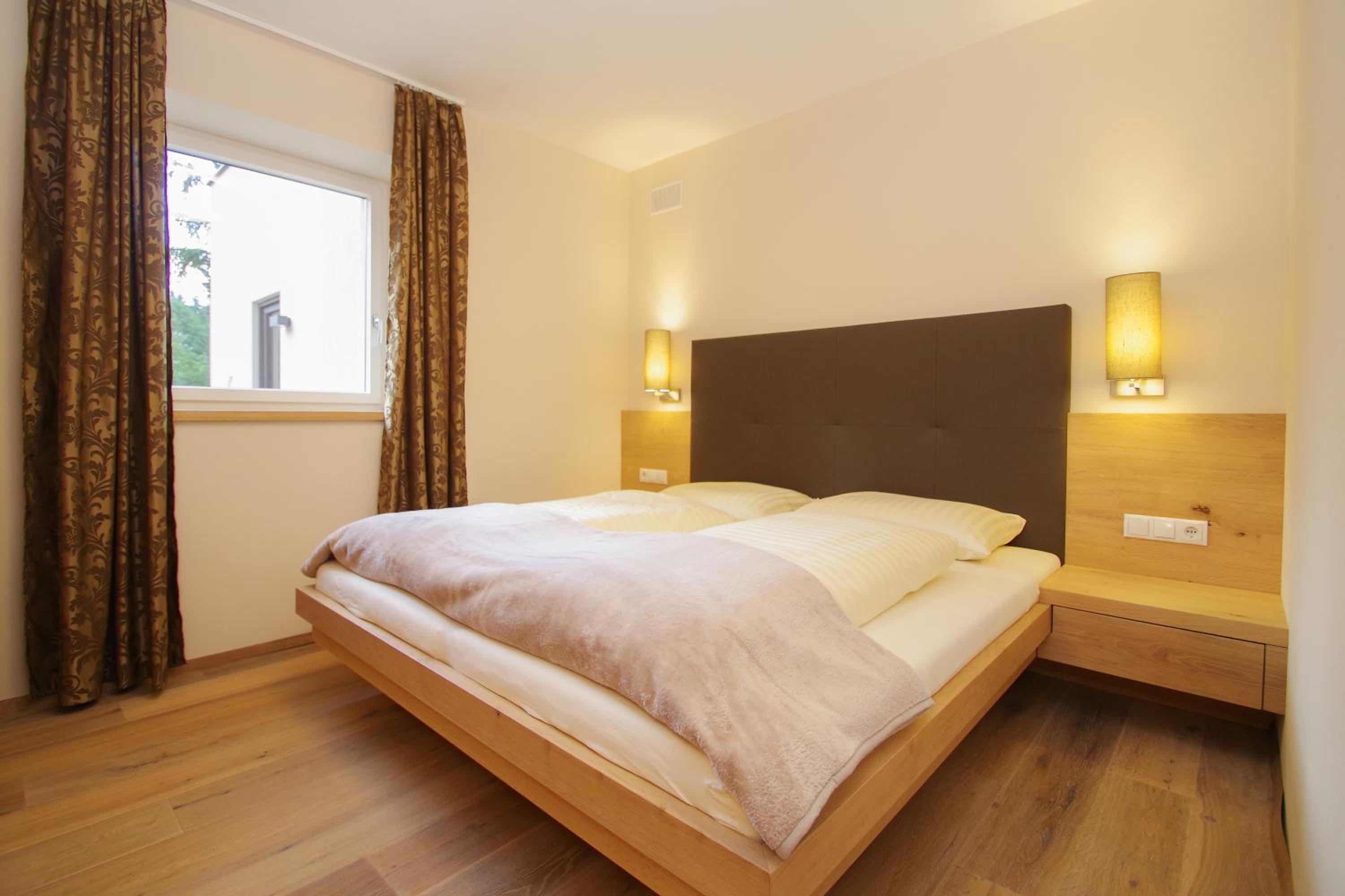 Two-Bedroom Apartment with Mountain View