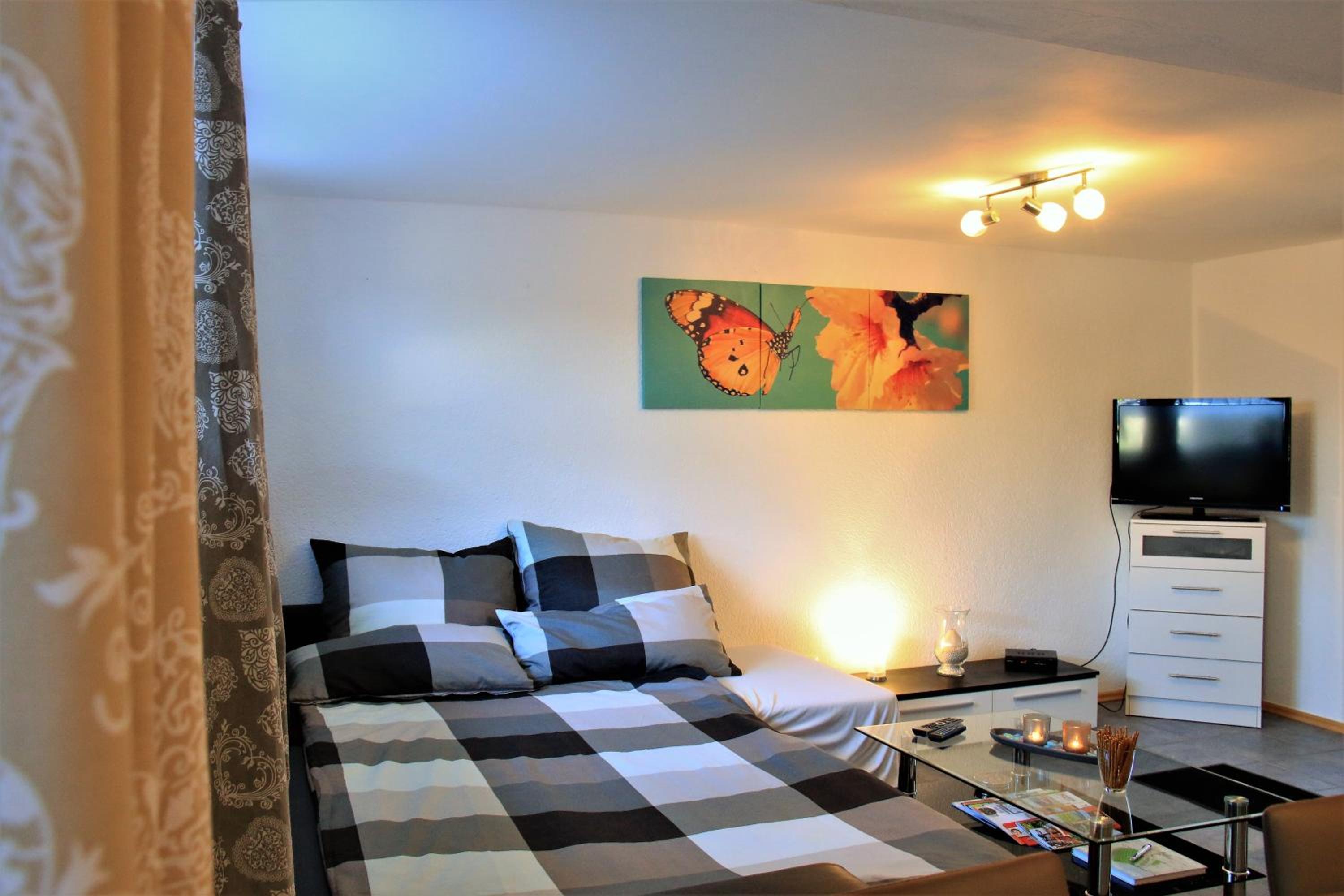 Apartment with Balcony - Photo 17