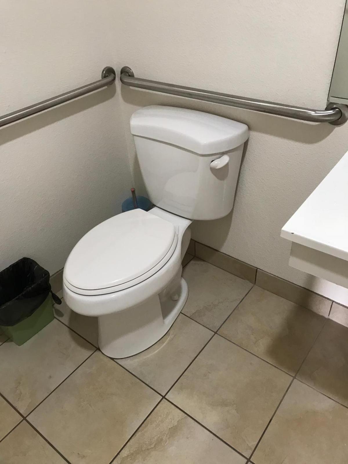 Single Room - Disability Access photo 3