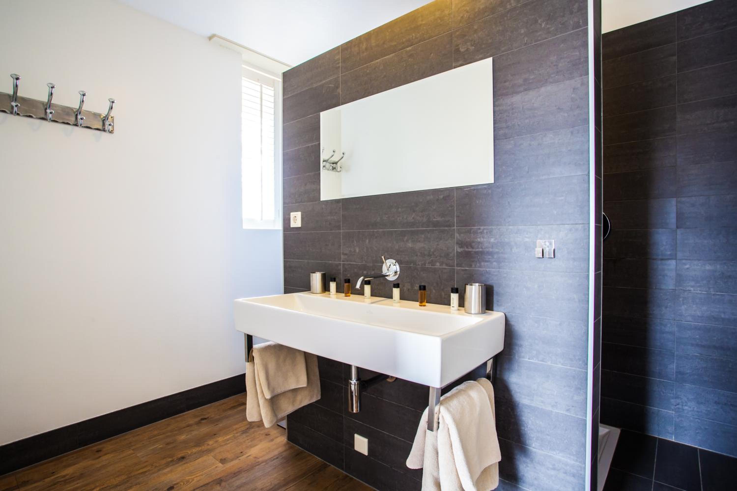 Standard Twin Room - Photo 8