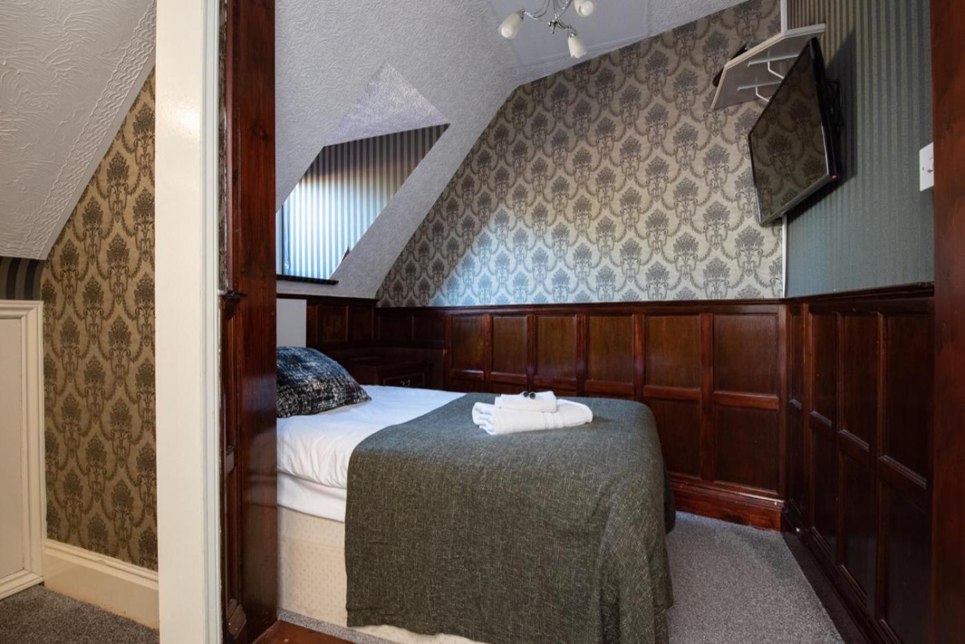 Single Room with Private Bathroom