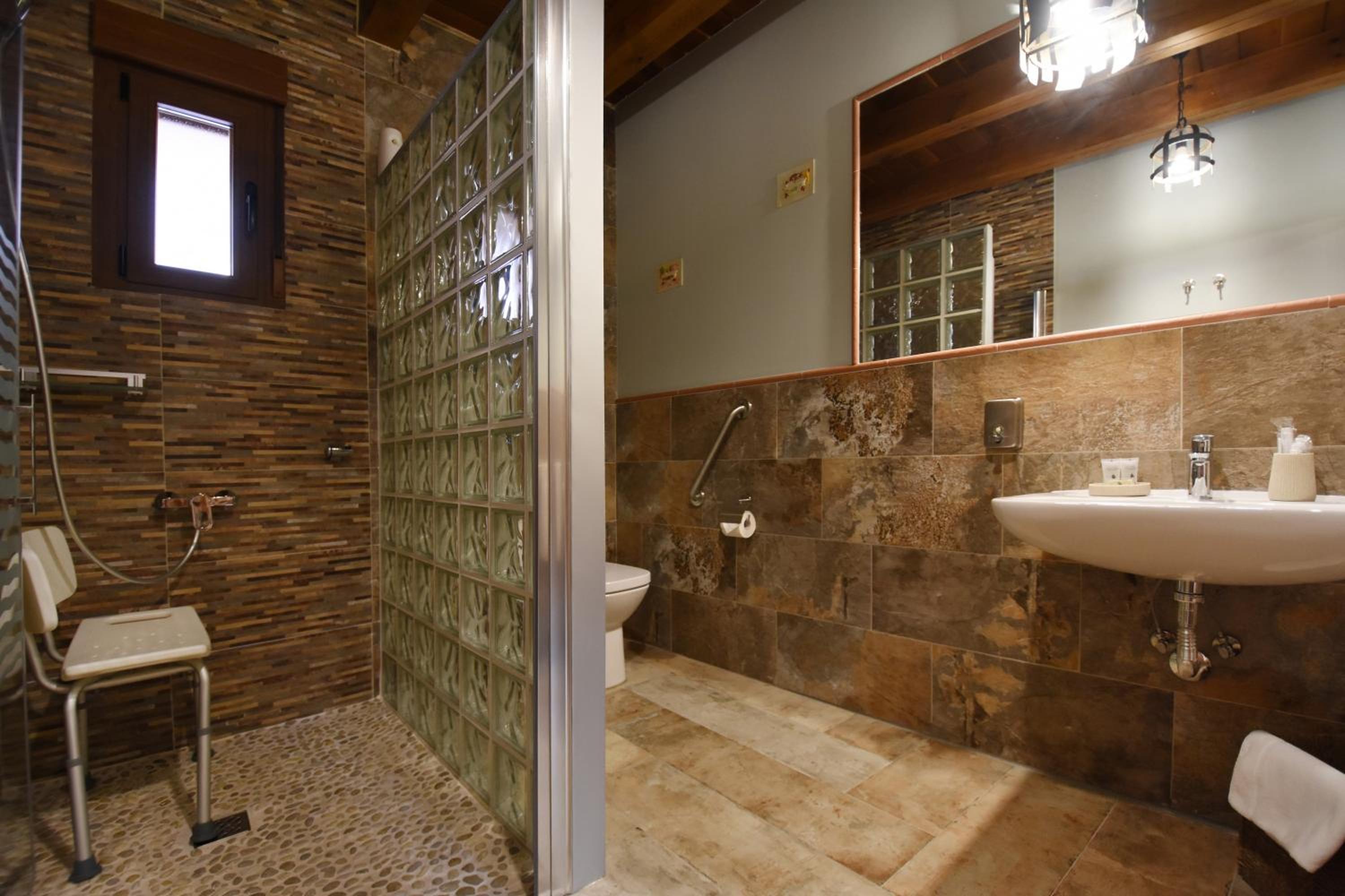Double or Twin Room with Private Bathroom photo 2