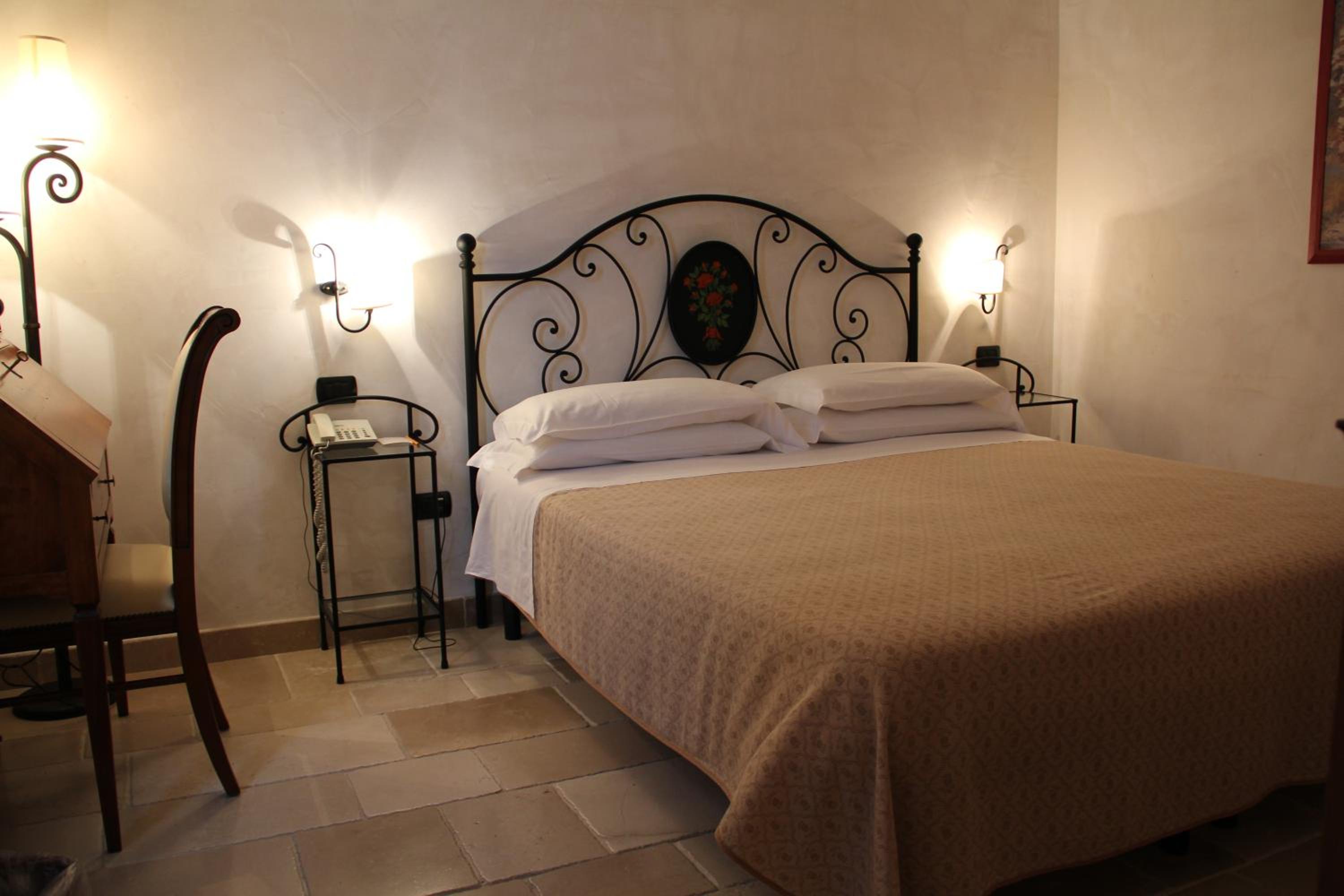 Standard Double Room - Photo 1