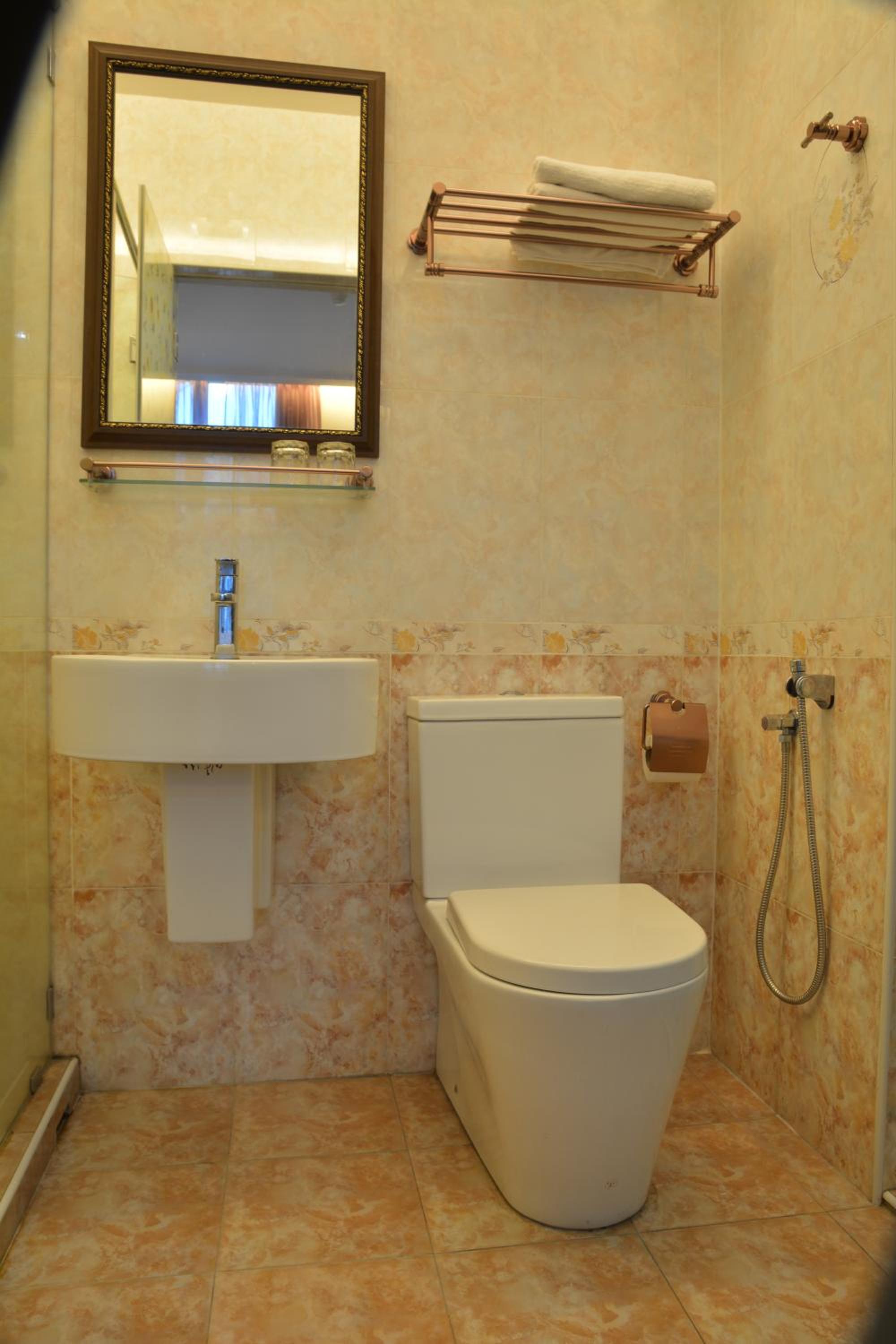 Standard Queen Room - Photo 4