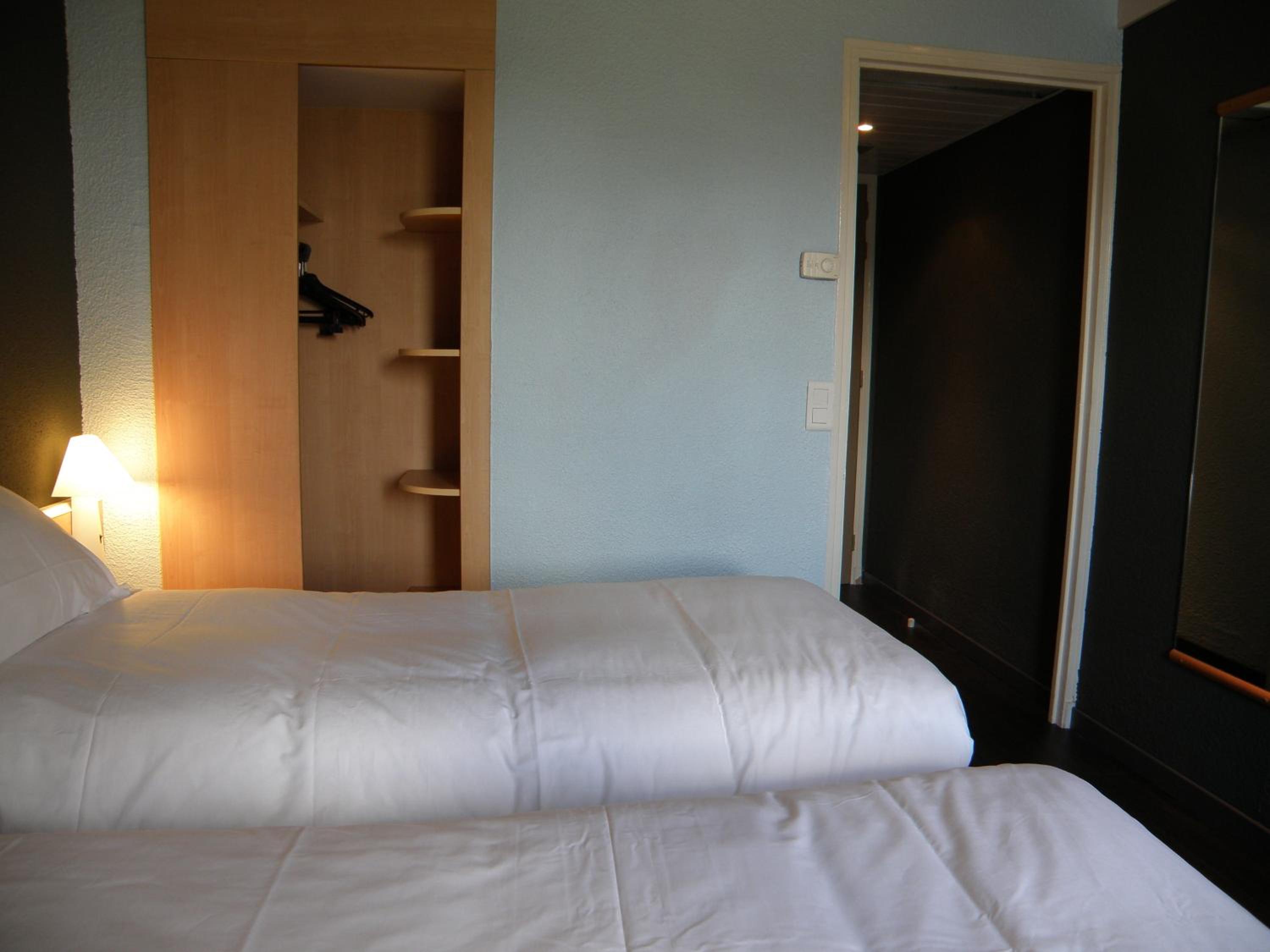 Standard Double Room - Photo 16