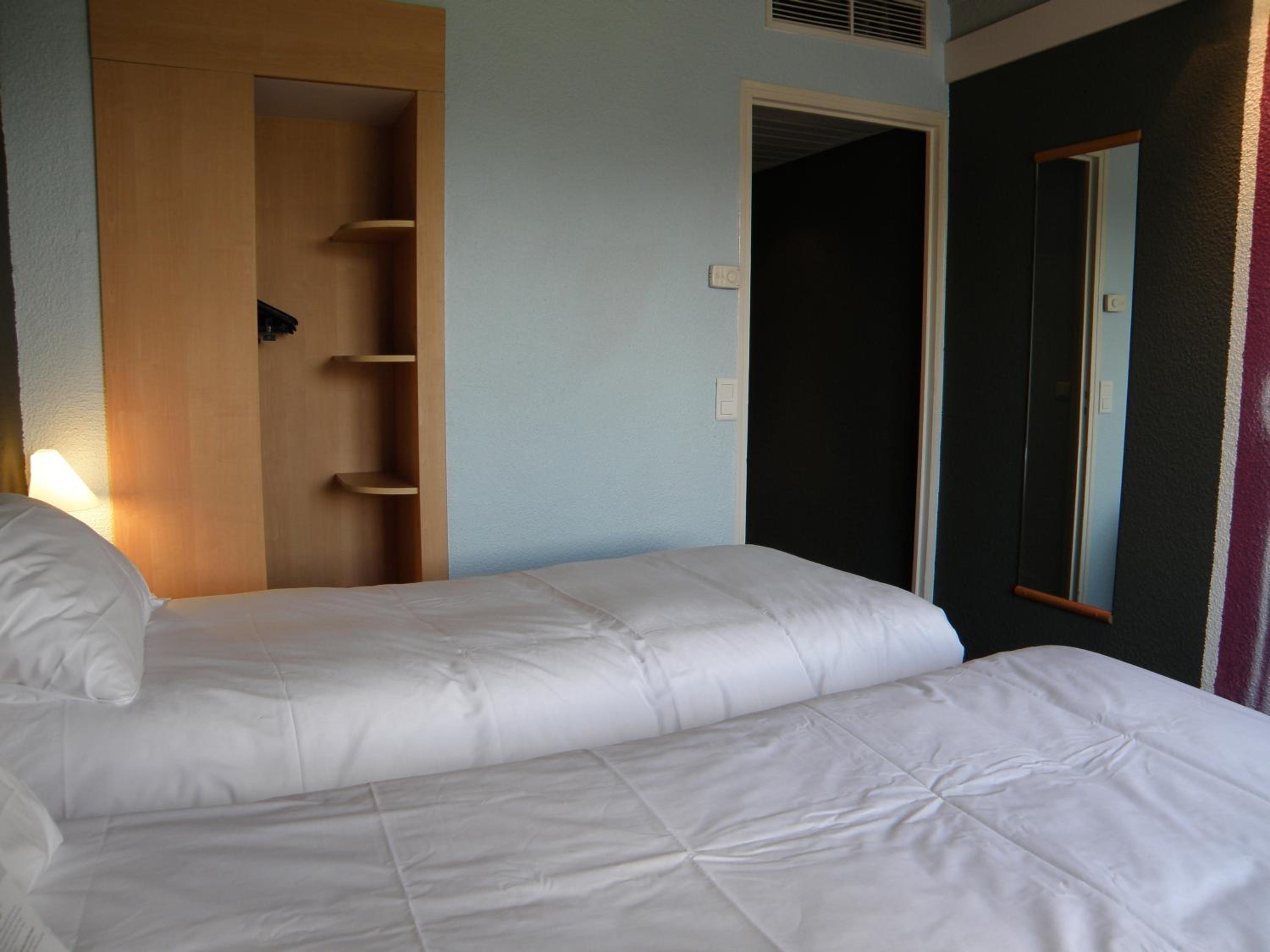 Standard Double Room - Photo 15
