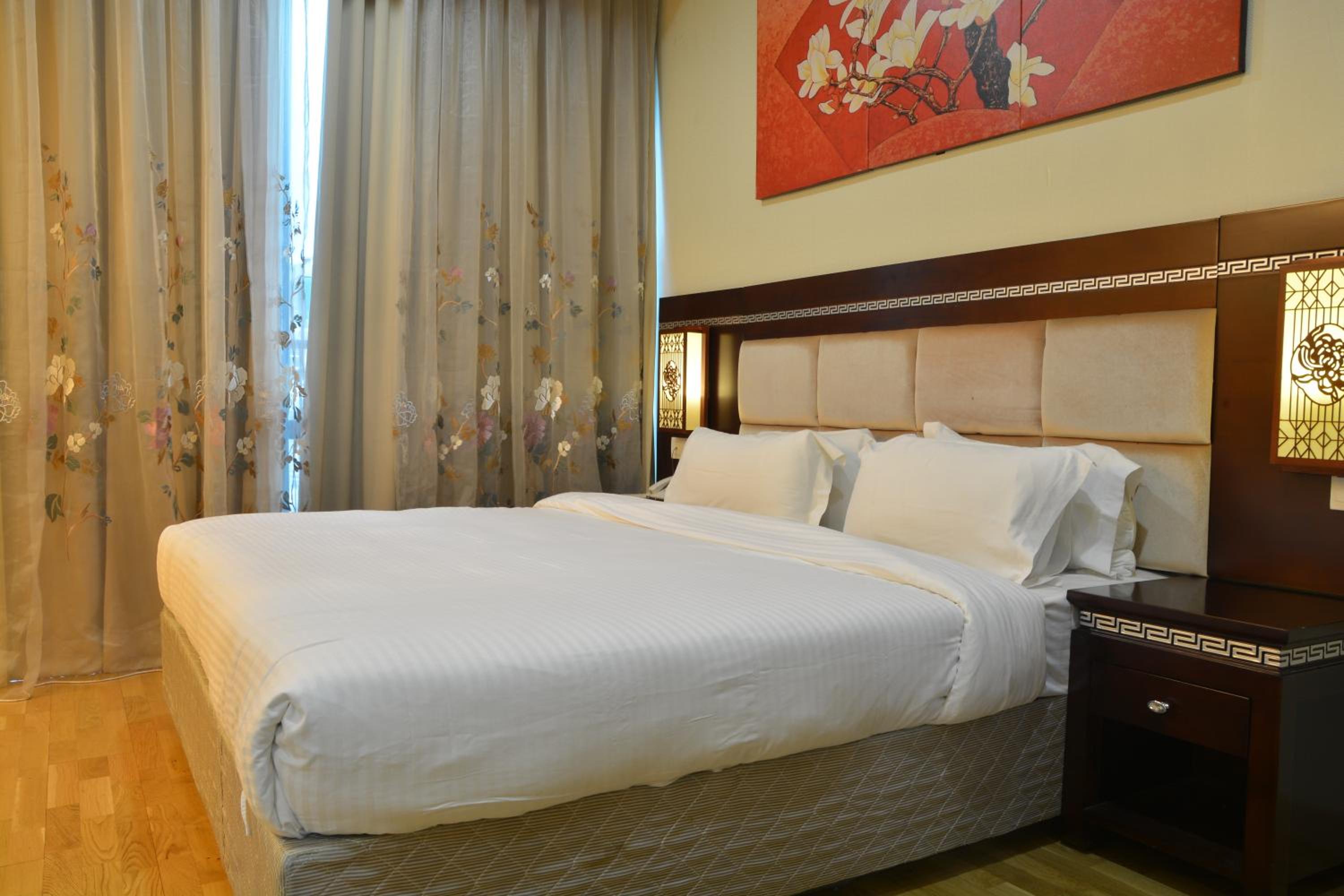 Deluxe King Room - Photo 5