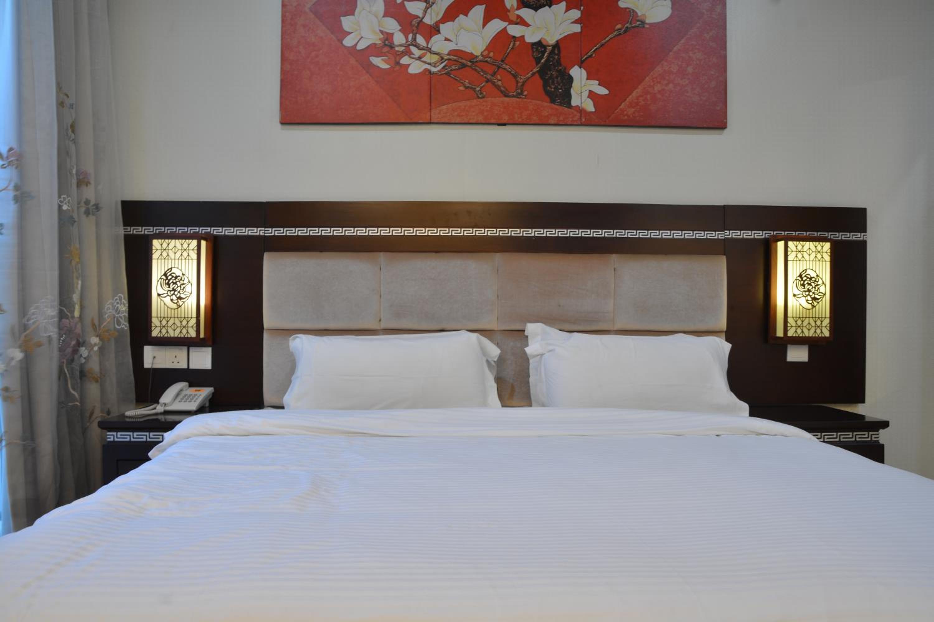 Deluxe King Room - Photo 3