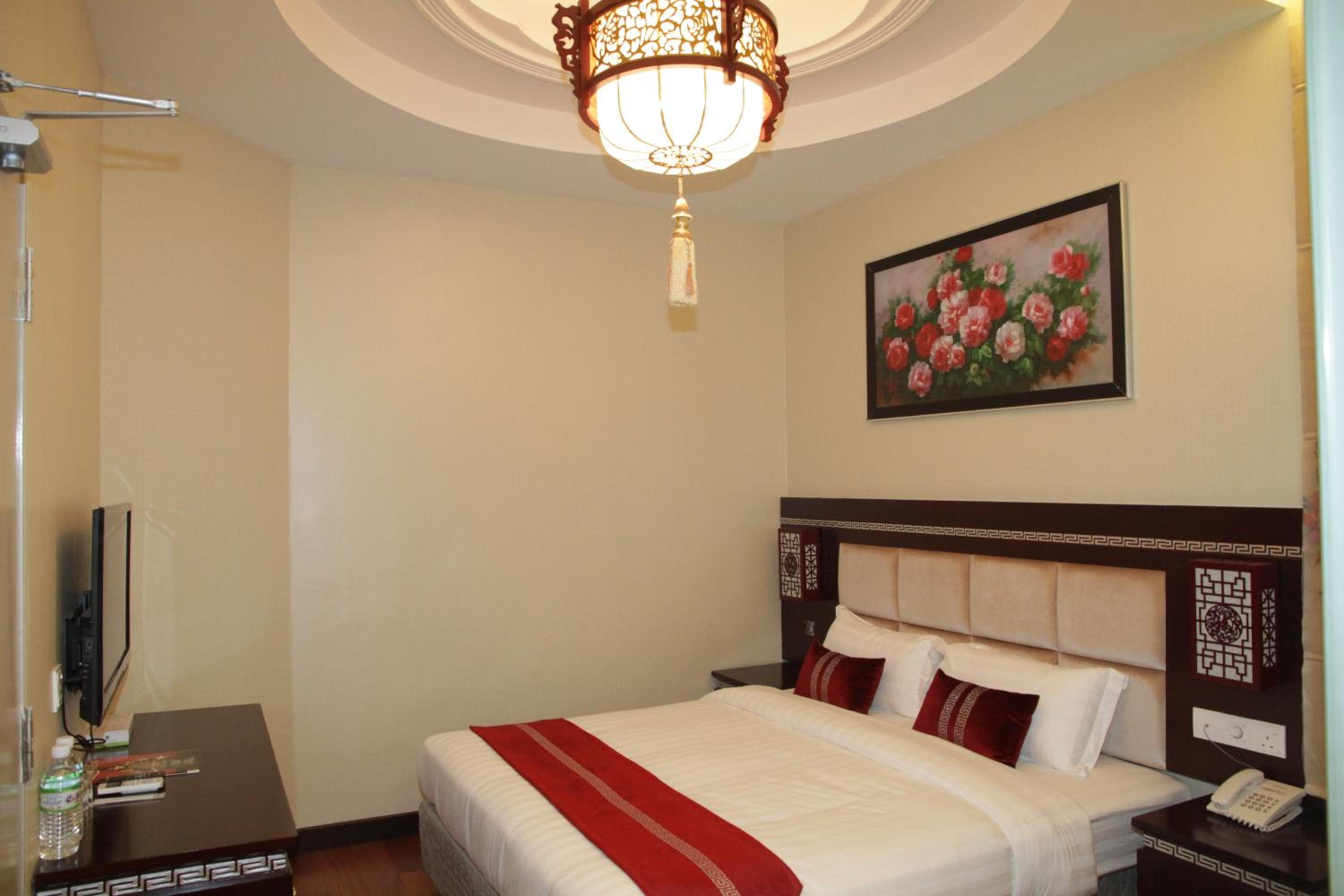 Family Room - Photo 2