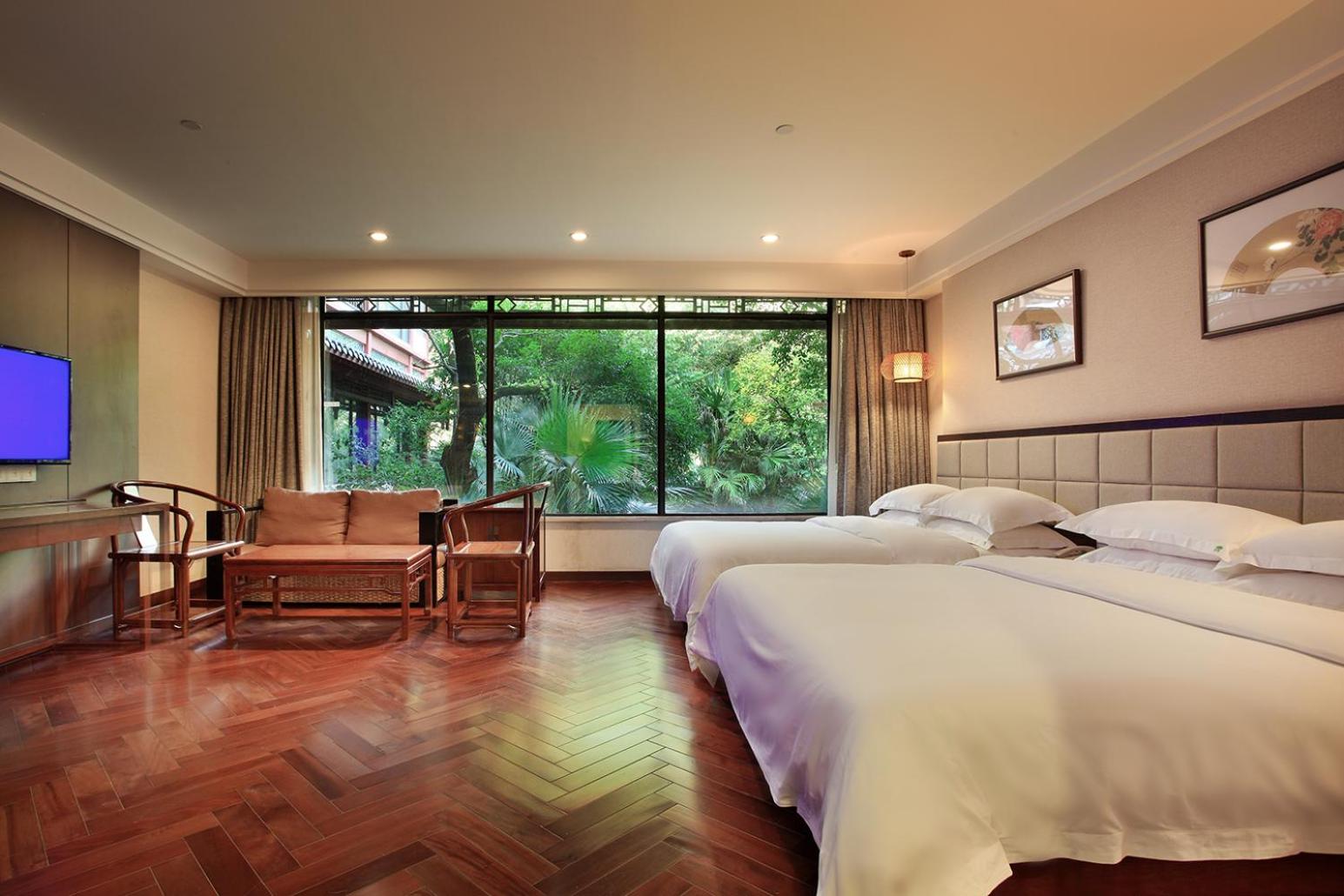  Family Room with Garden View  photo 1