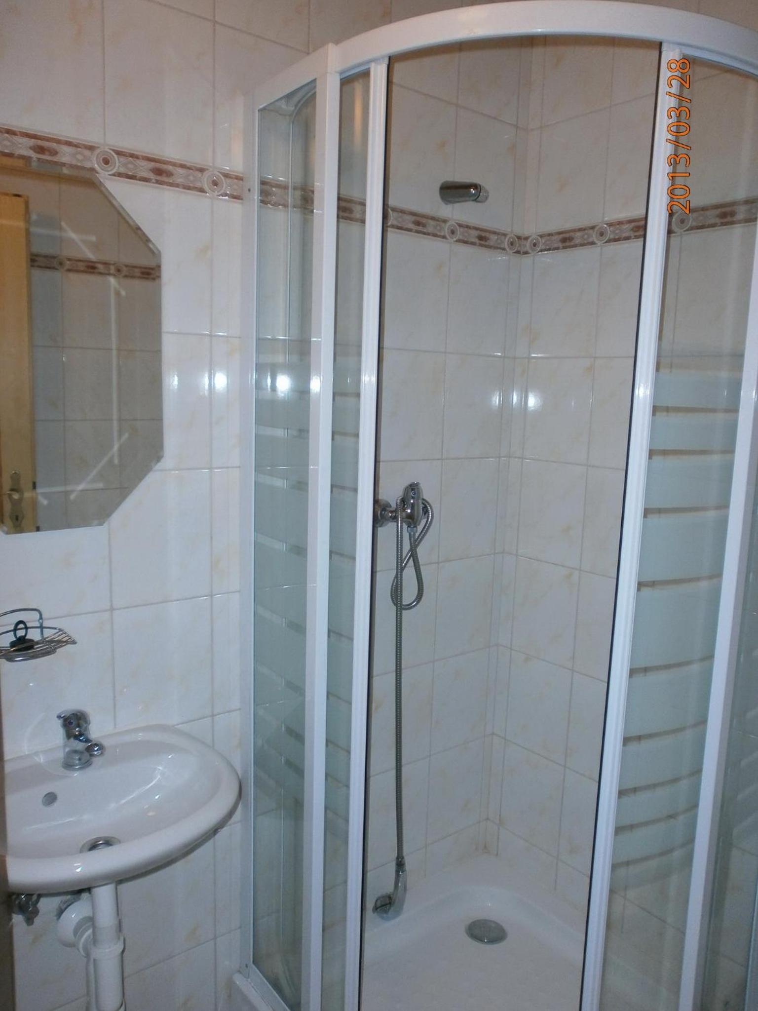 Quadruple Room with Private Bathroom photo 3