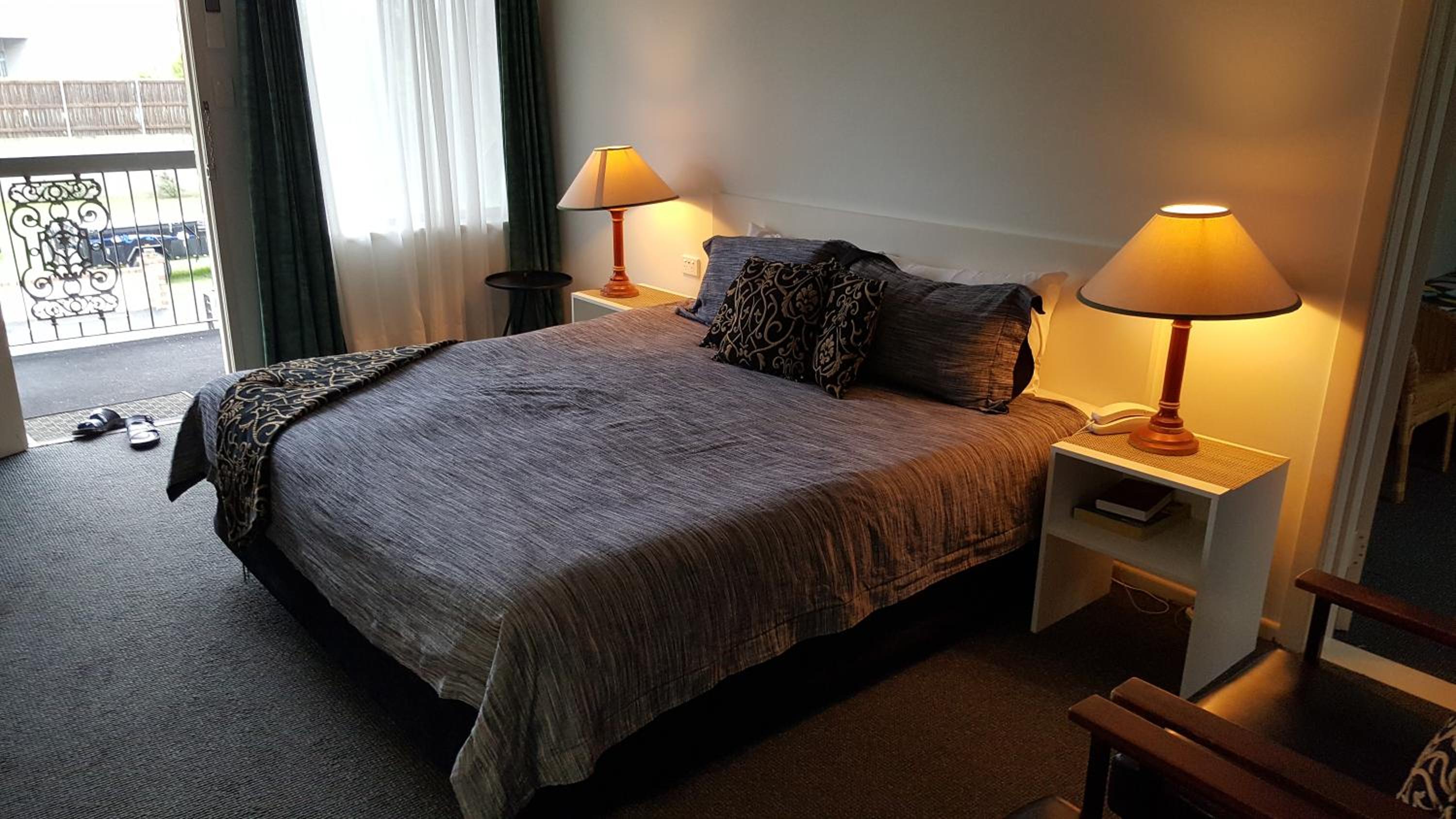 Two-Room Family Suite - A photo 3