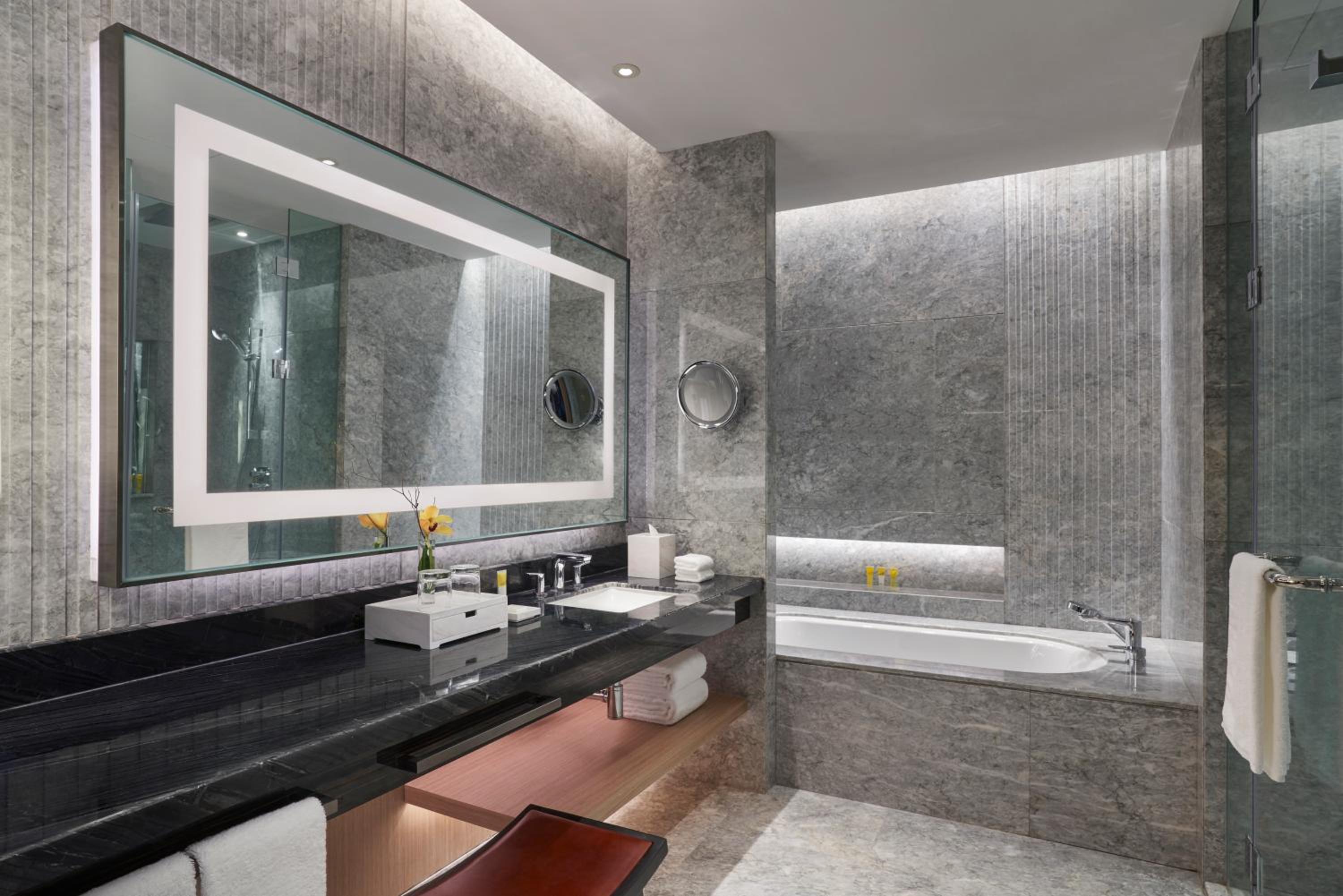 Deluxe King Room - Photo 2