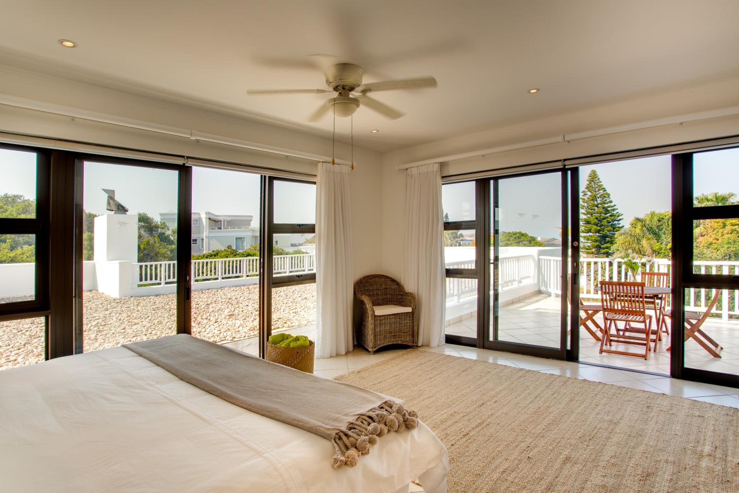 Deluxe Suite with Sea View - Photo 1