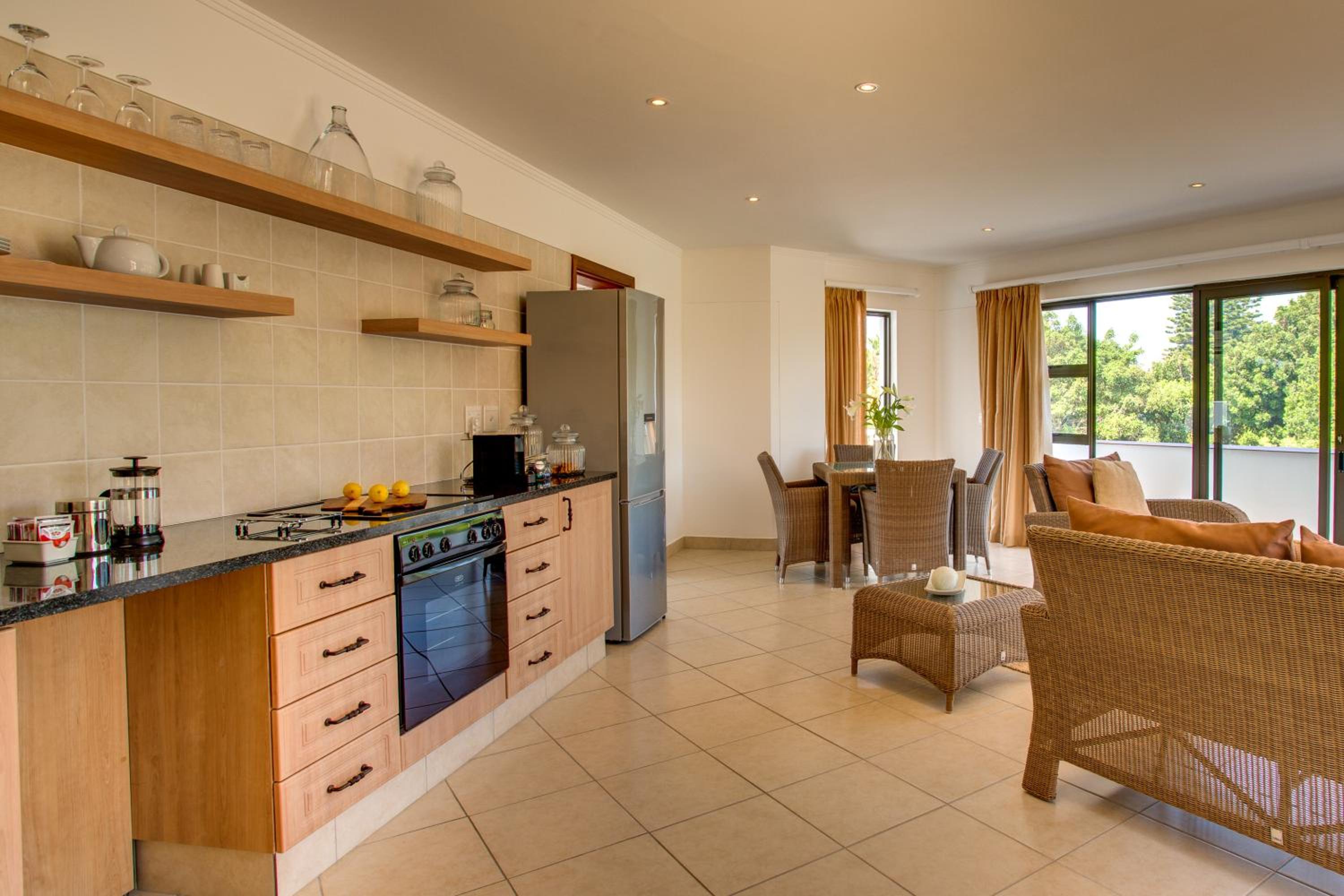 Deluxe Suite with Sea View - Photo 4