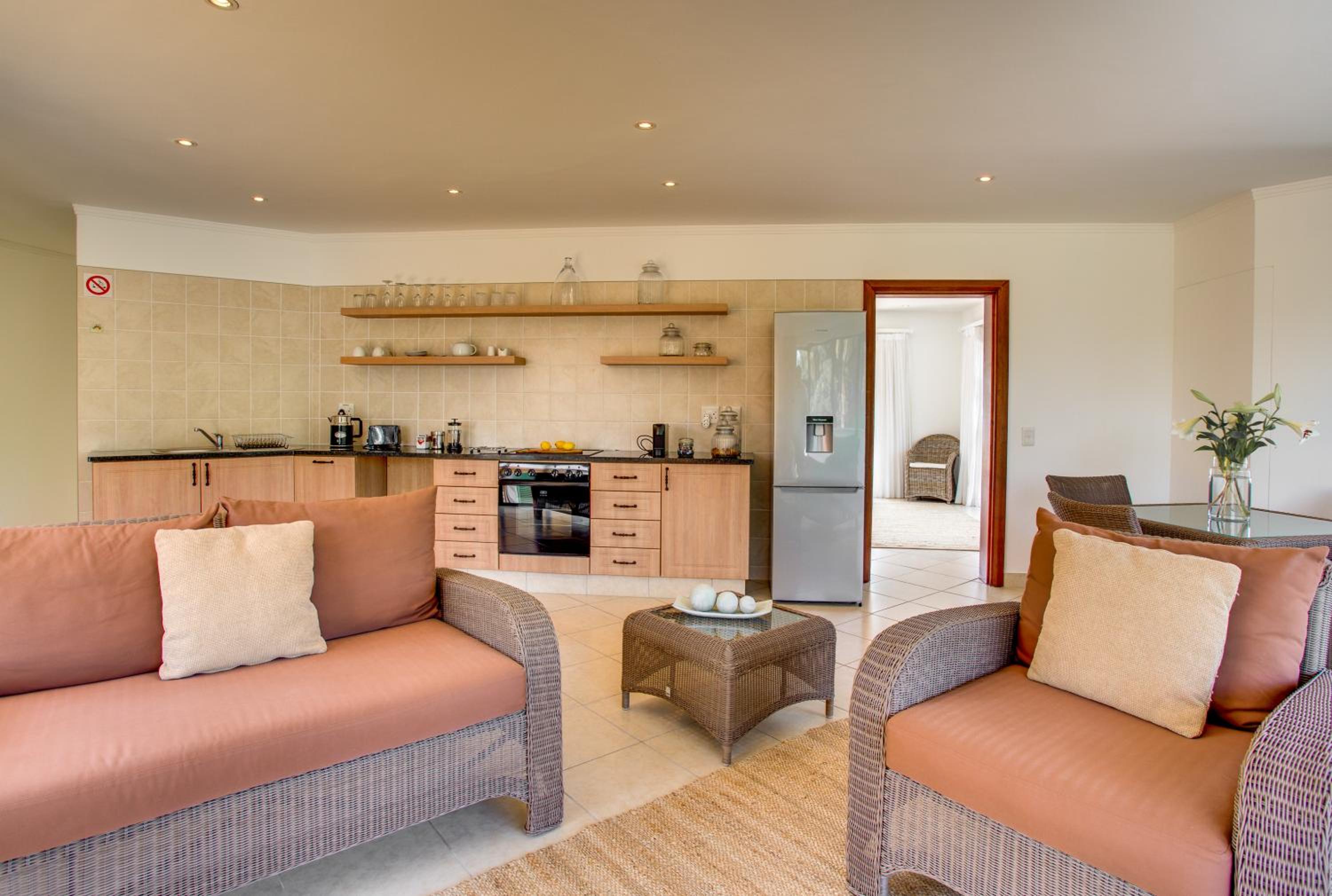 Deluxe Suite with Sea View - Photo 3