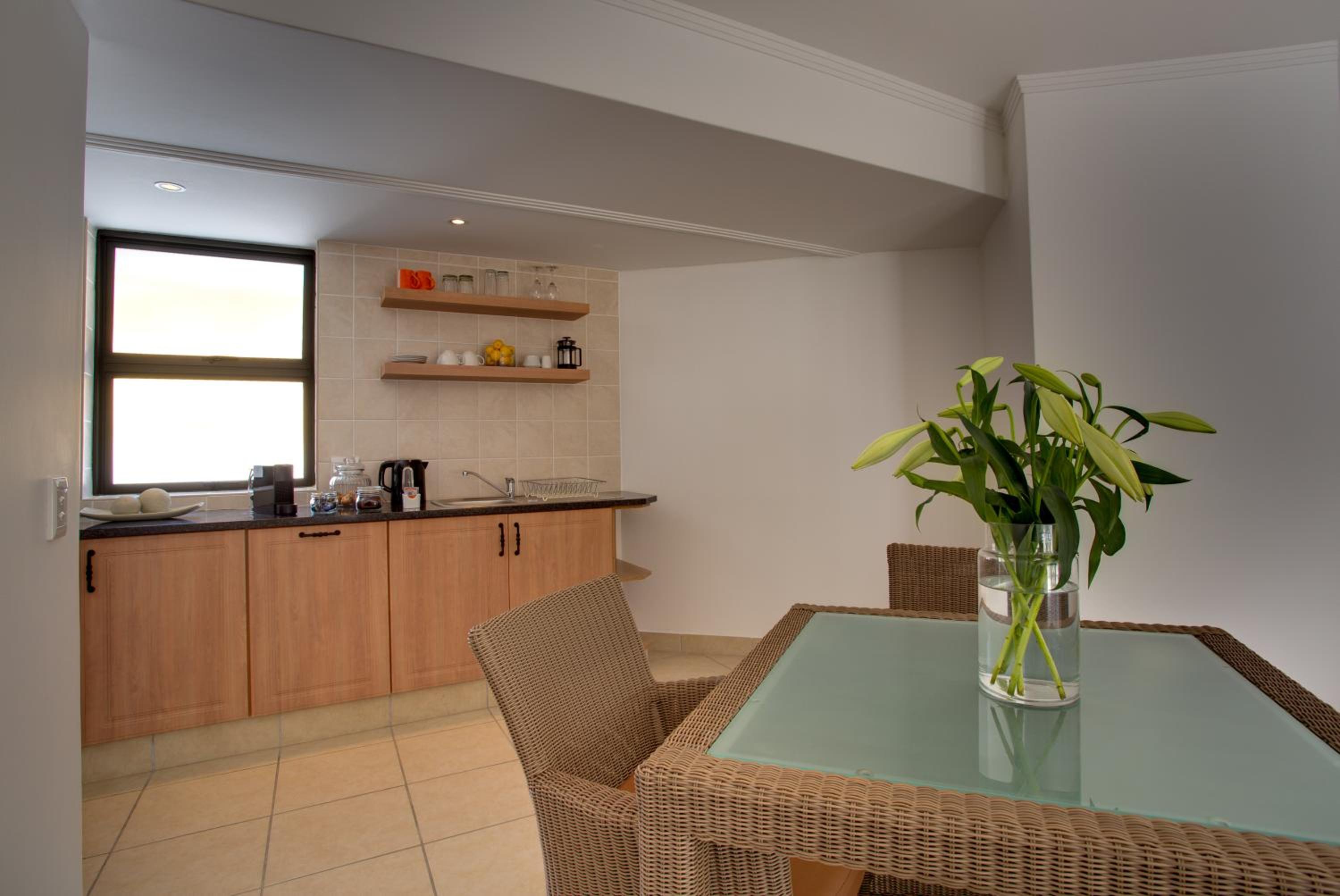 King Suite with Balcony - Photo 3