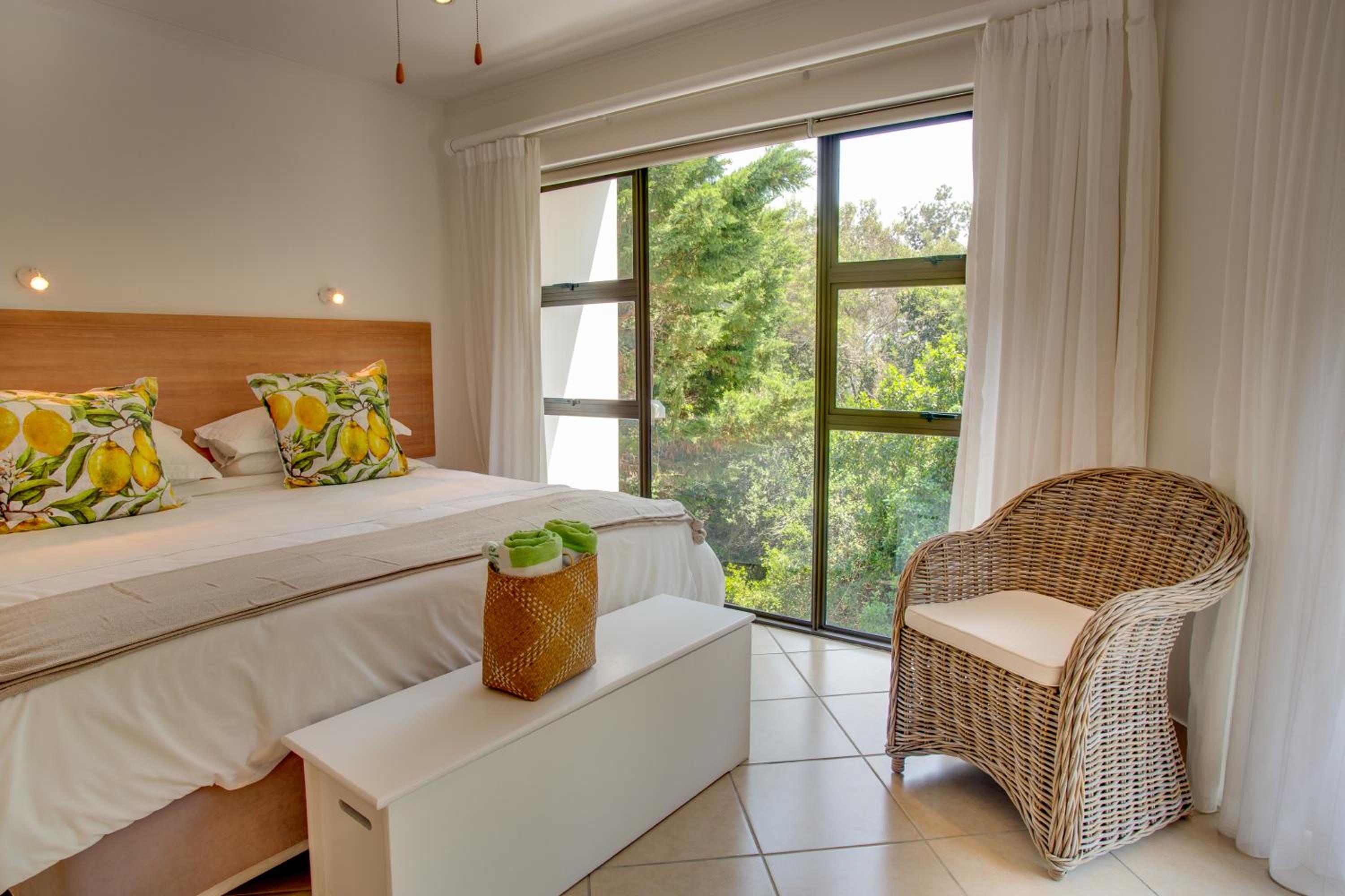 King Suite with Balcony - Photo 2