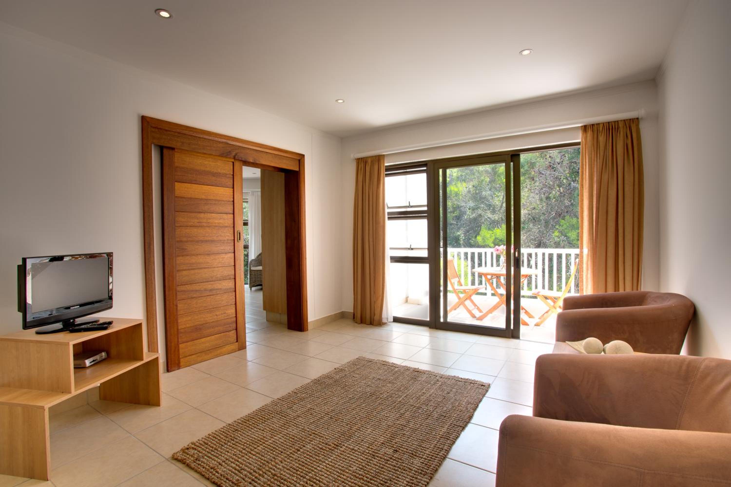 King Suite with Balcony - Photo 15