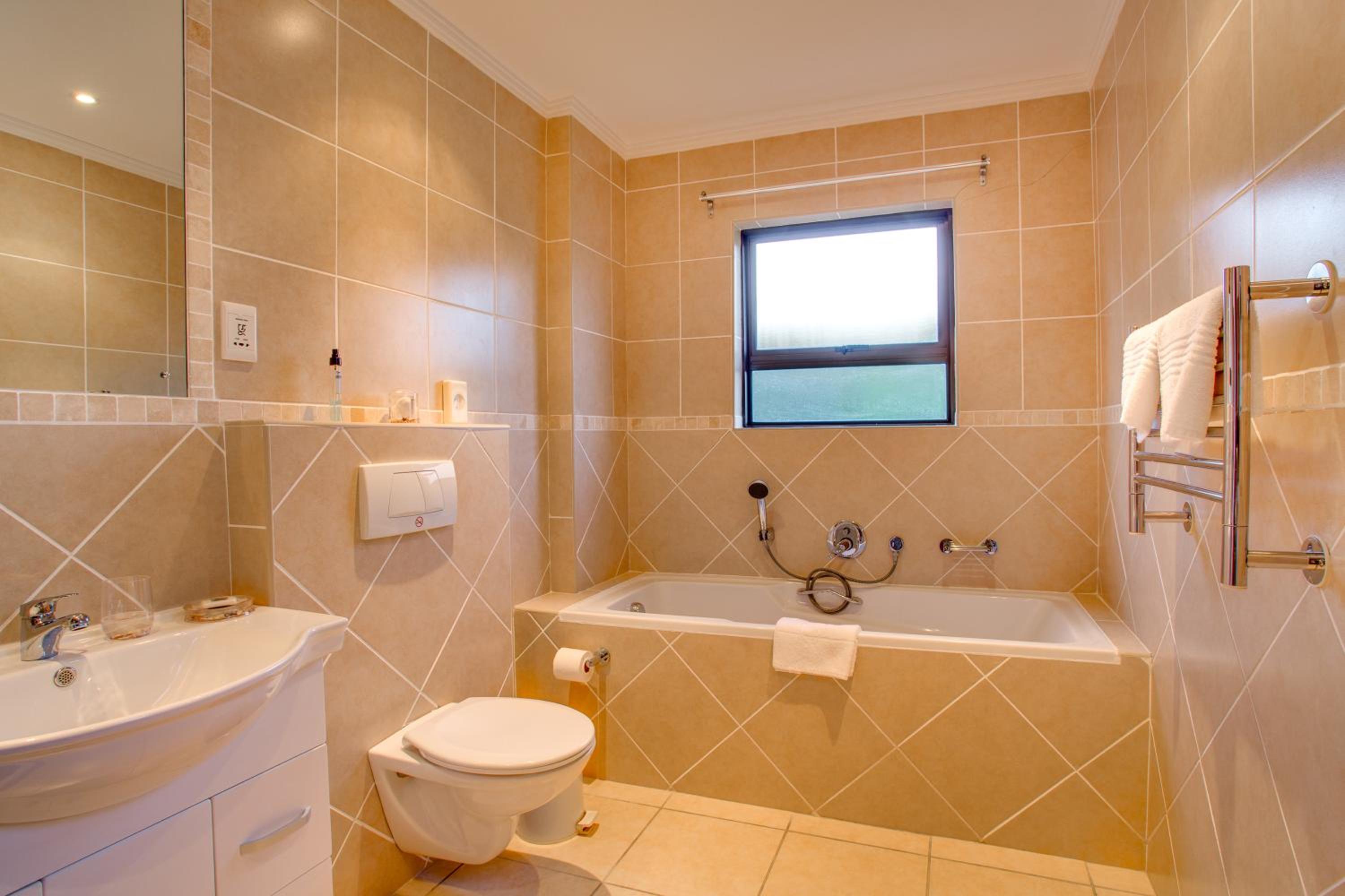 King Suite with Balcony - Photo 19