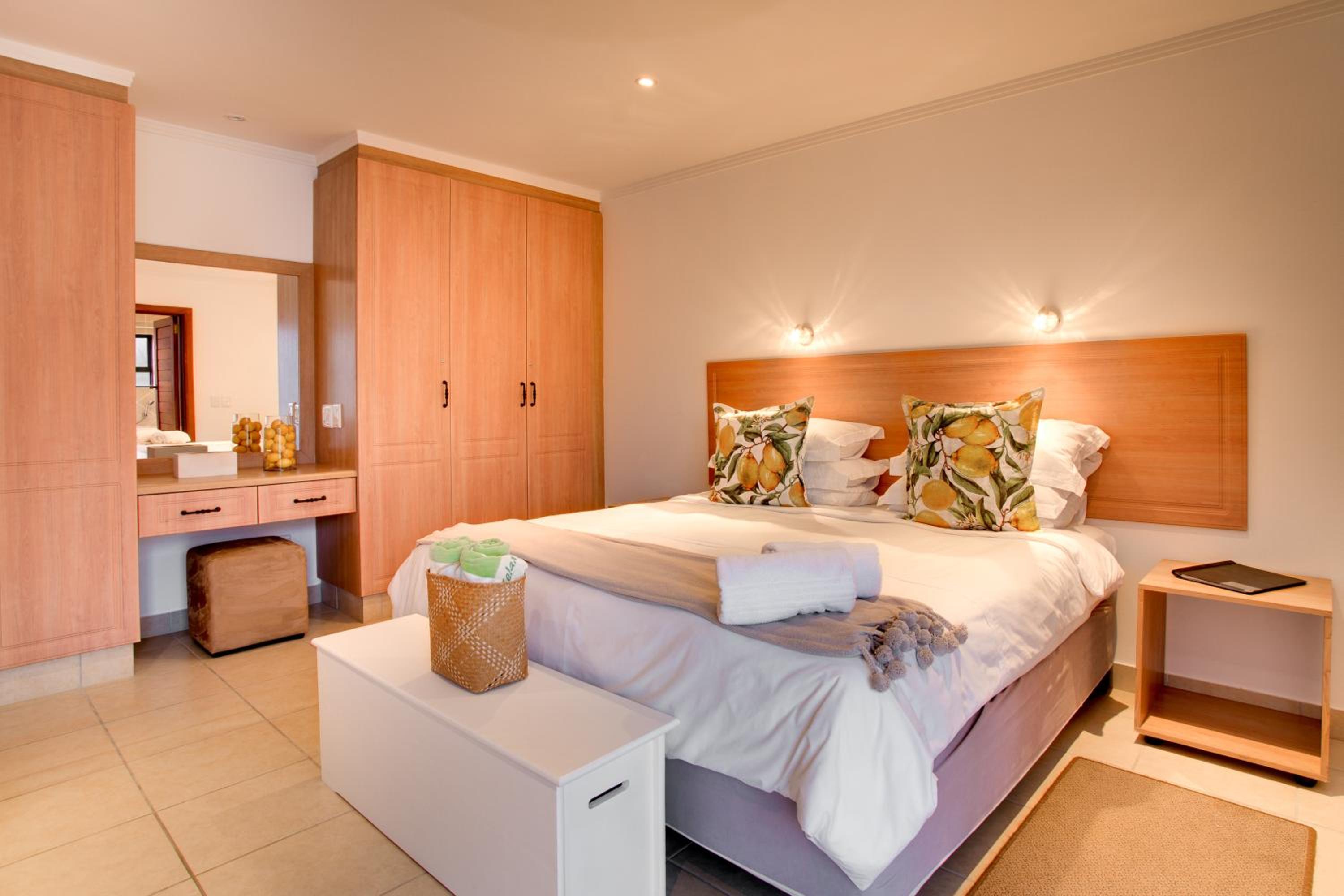 King Suite with Balcony - Photo 20