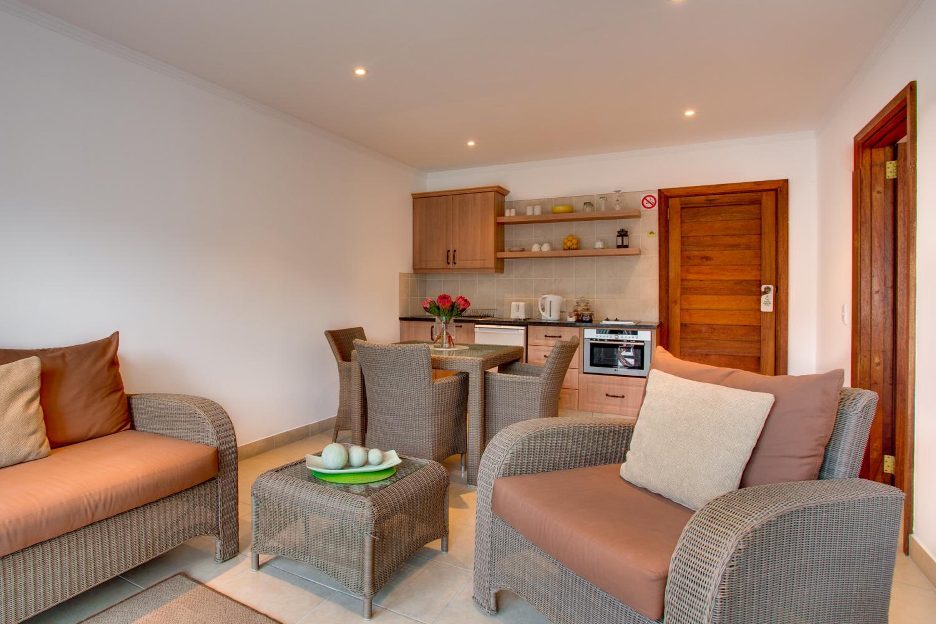 King Suite with Balcony - Photo 11