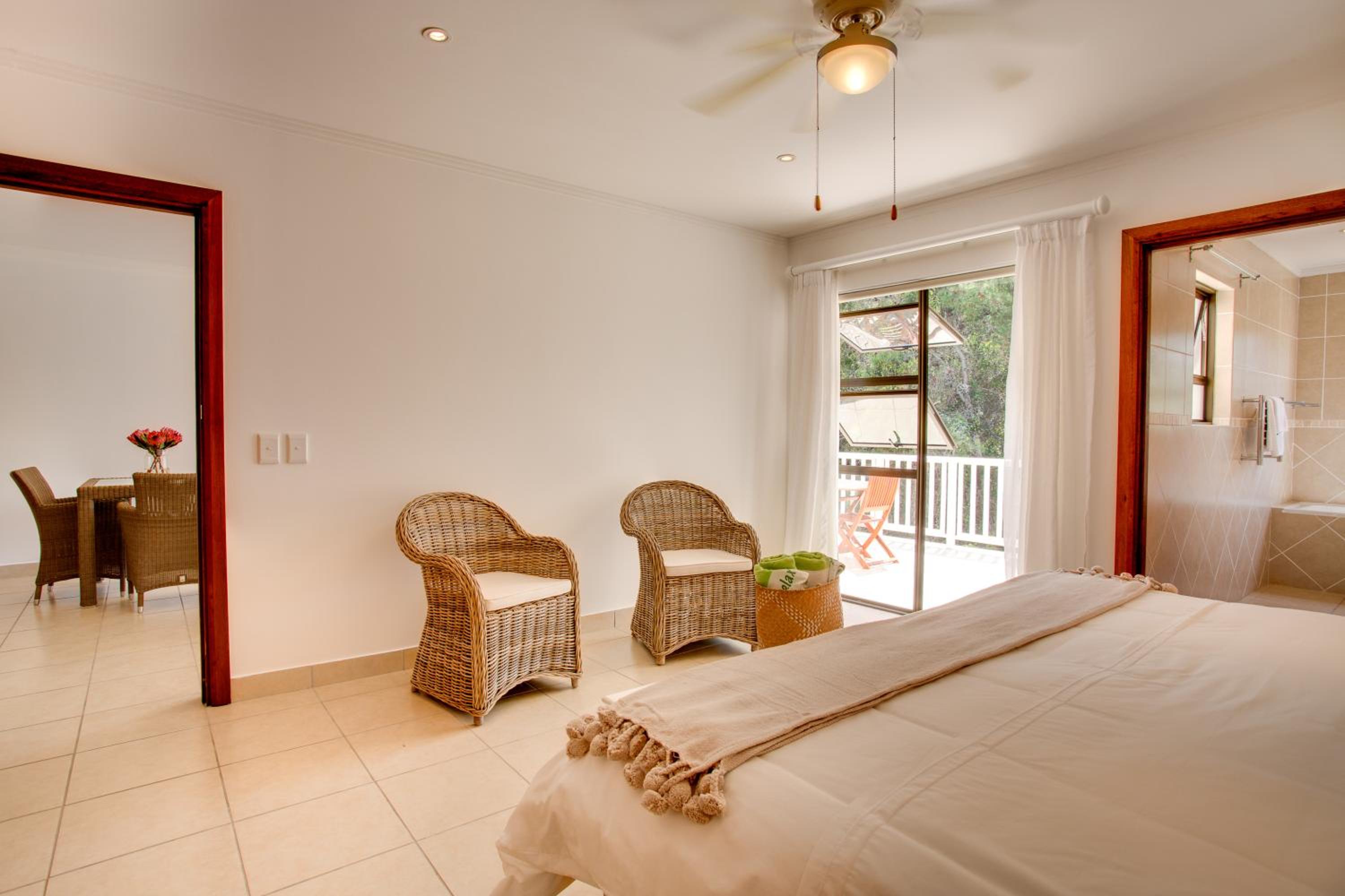 King Suite with Balcony - Photo 6
