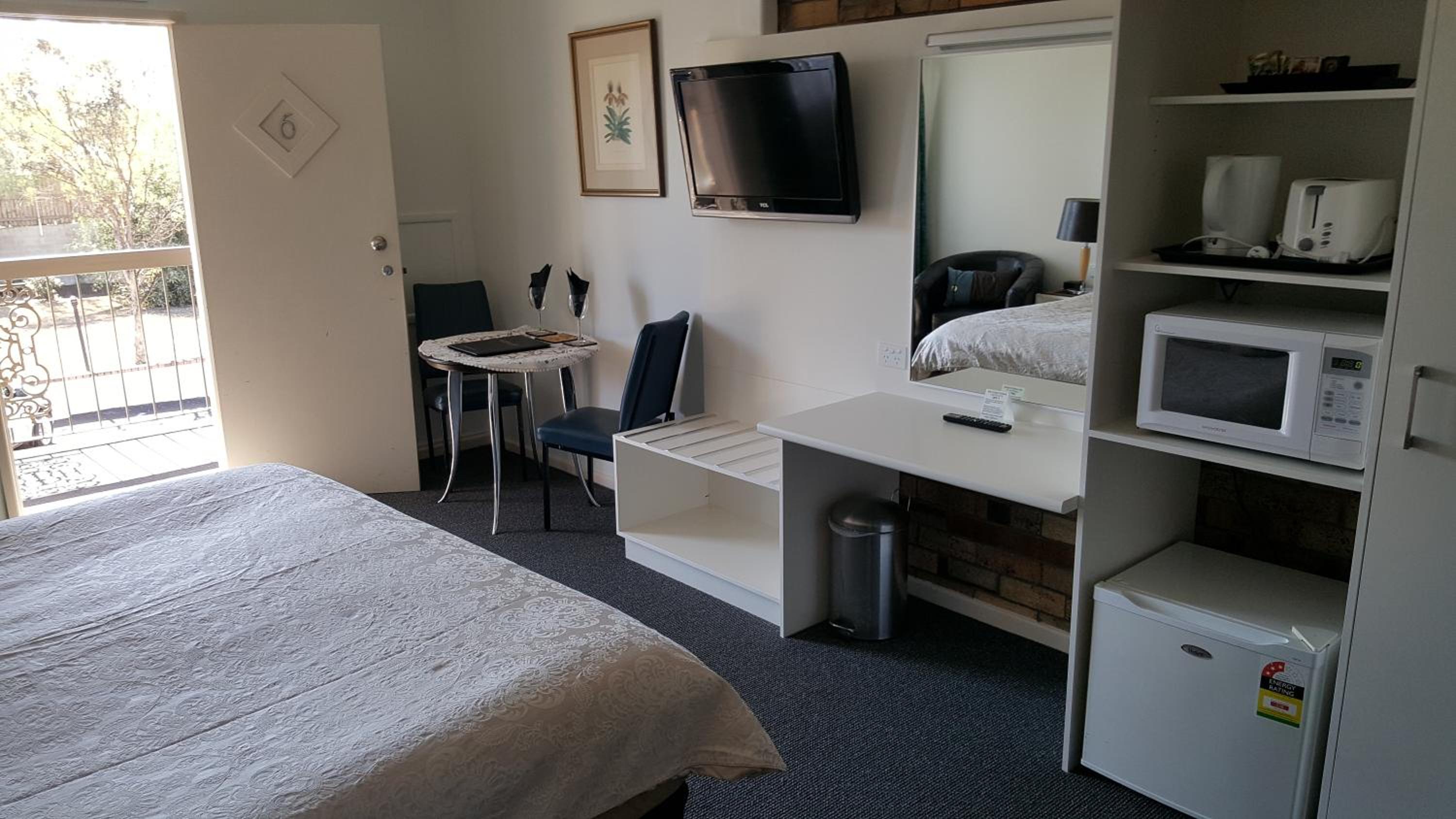 Deluxe King Room photo 2