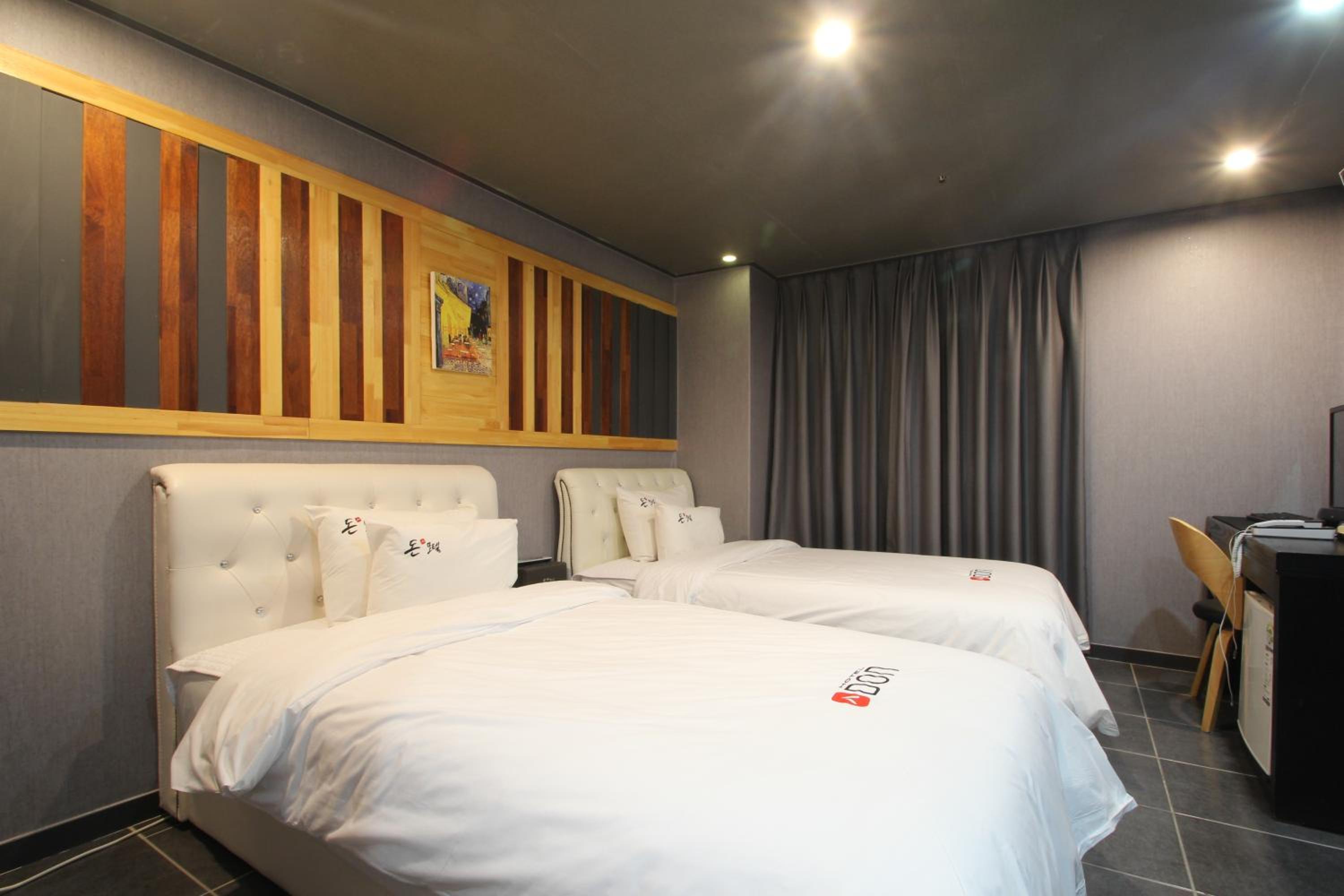 Deluxe Twin Room photo 3