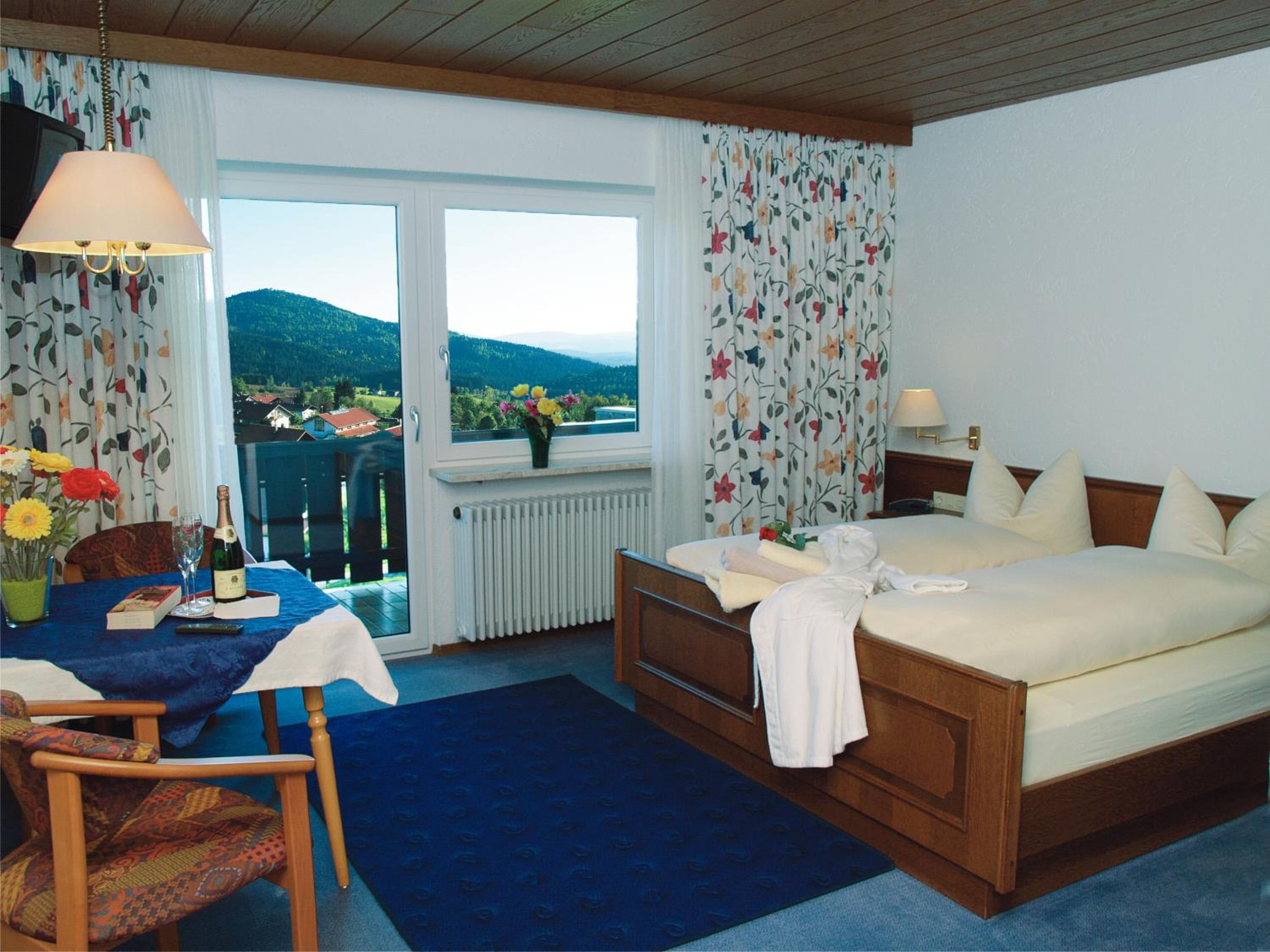 Double Room with South-facing Balcony photo 1