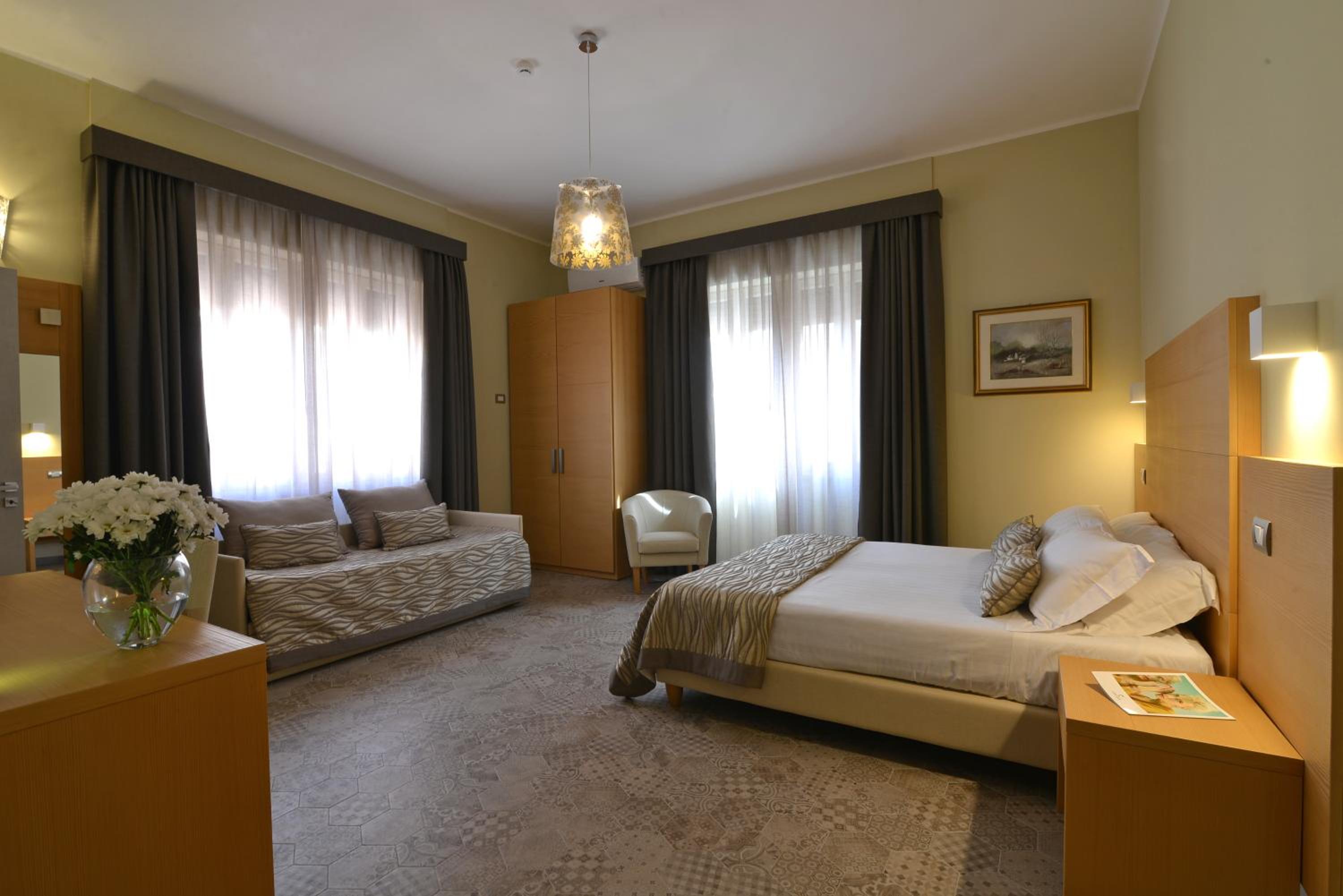 Standard Triple Room - Photo 4