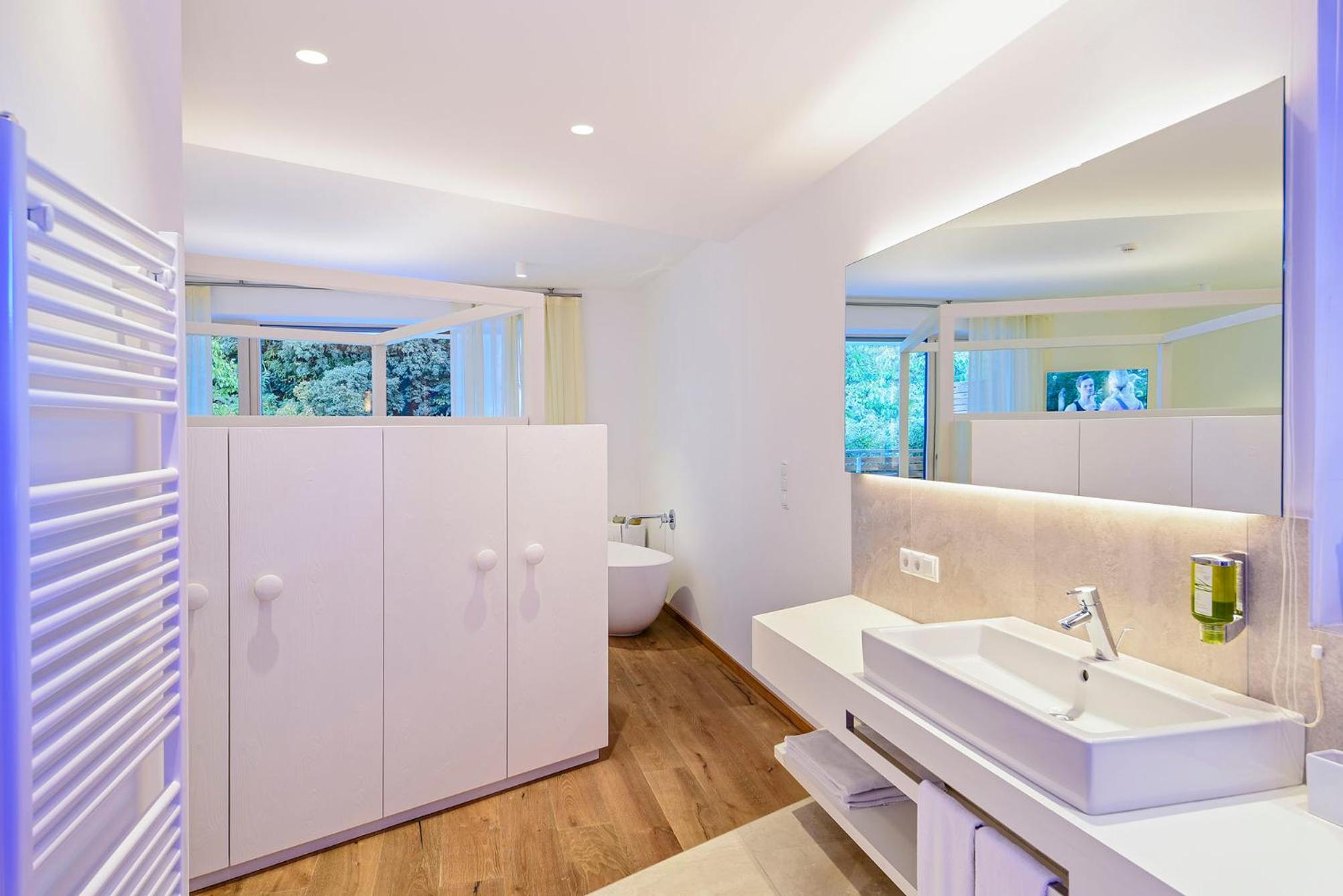 Junior Suite Without Access To Hotel Facilities - Disability Access  photo 1
