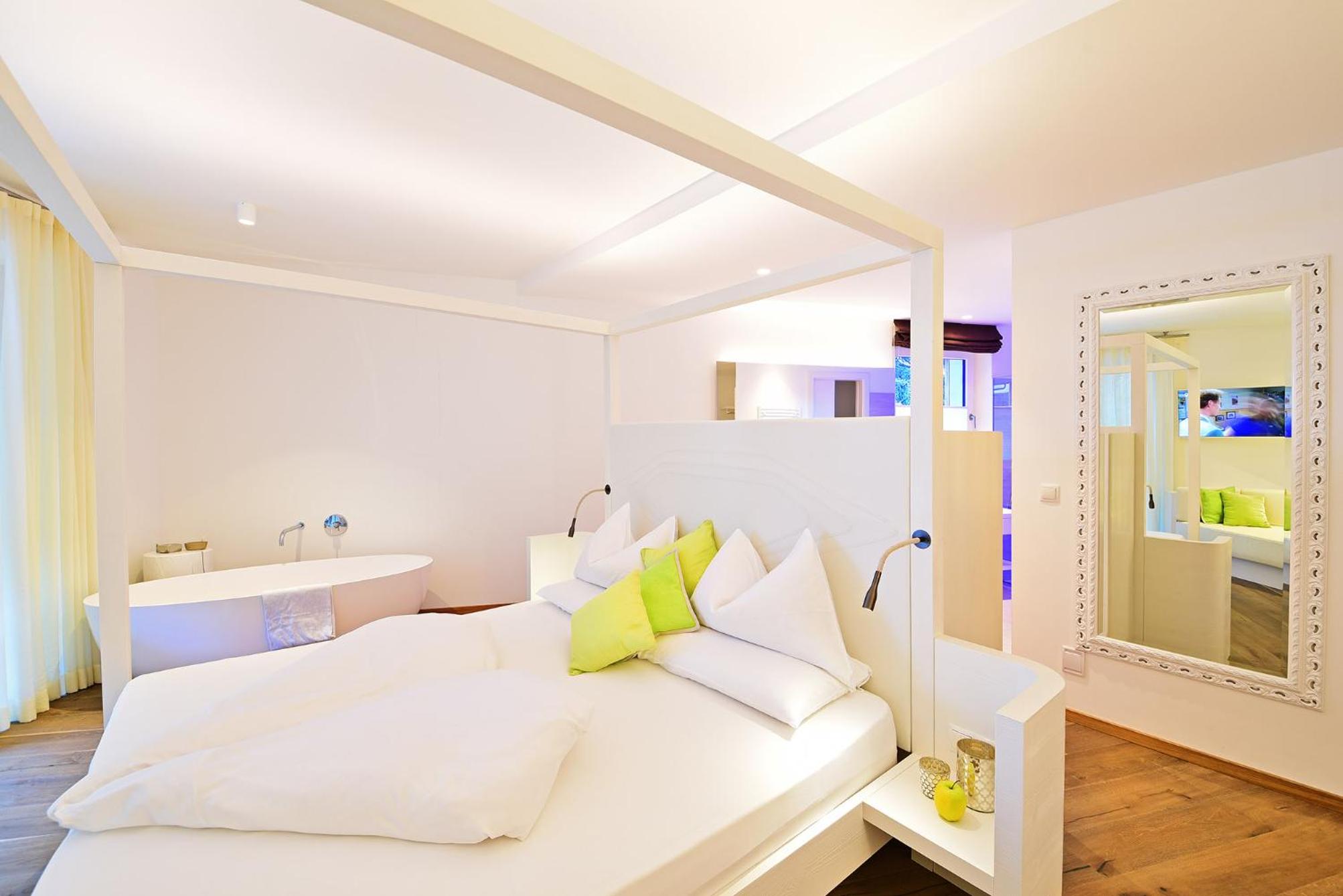 Deluxe Junior Suite photo 3