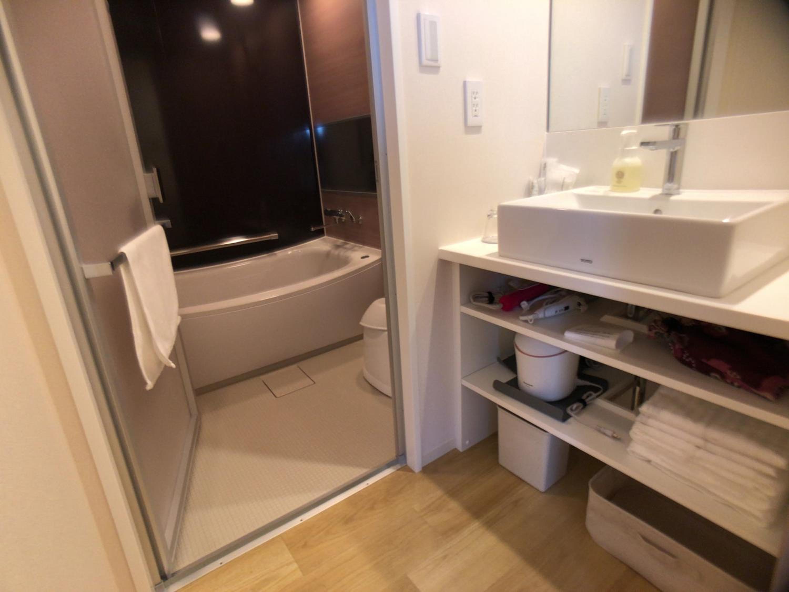 Twin Room - Female Only - Non-Smoking - Photo 6