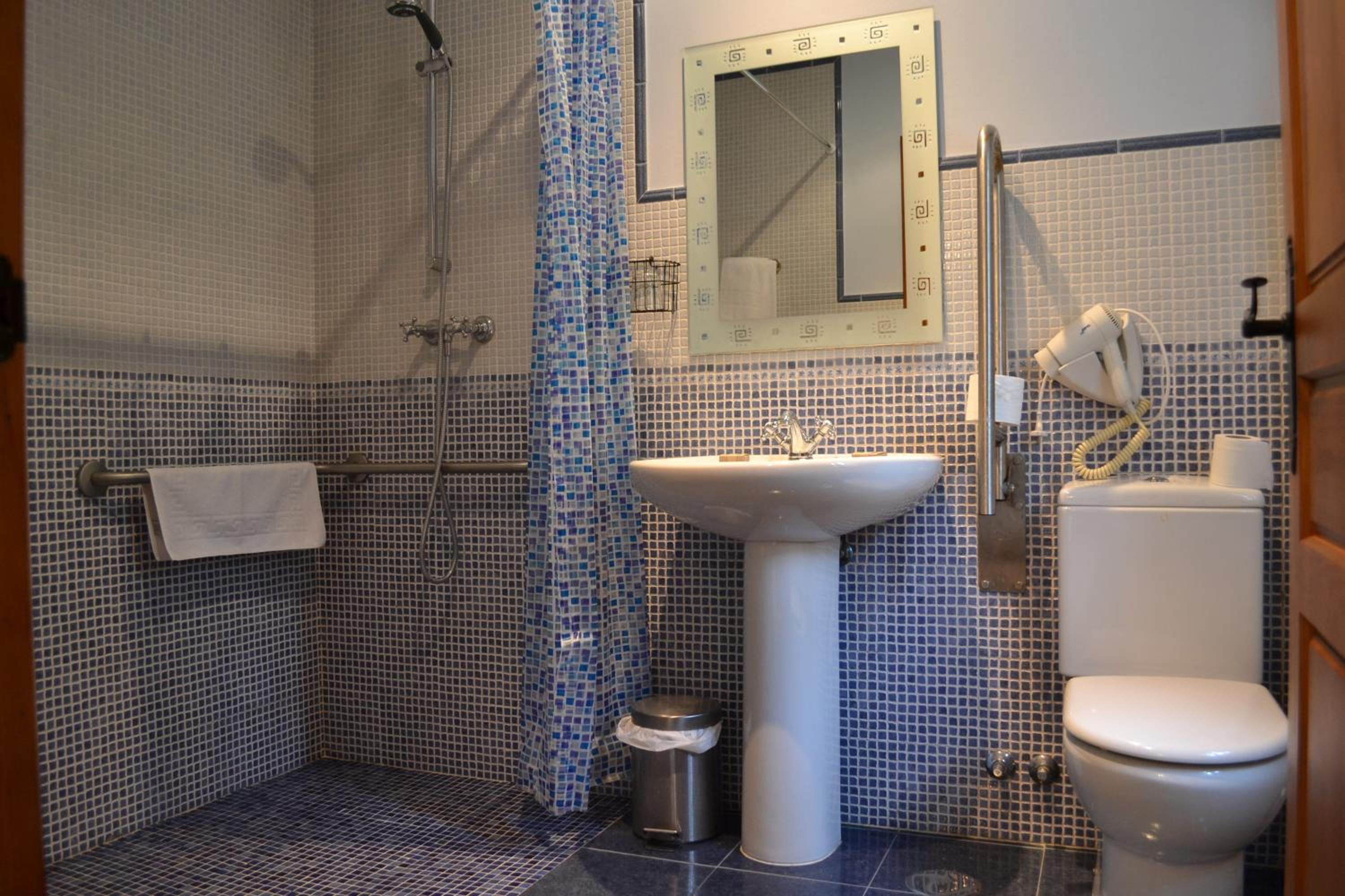 Double Room - Photo 8