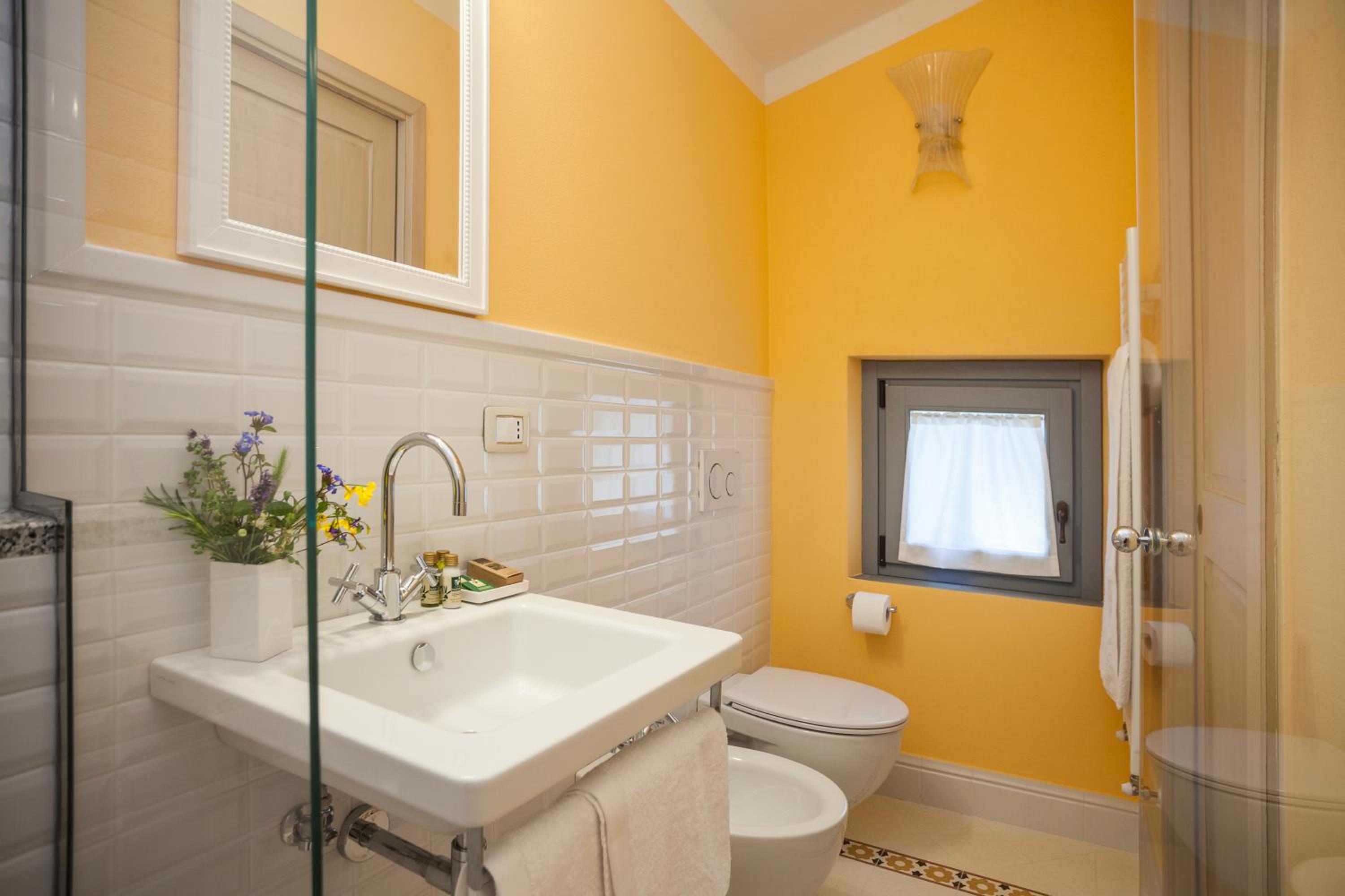 Double or Twin Room with Private Bathroom photo 2