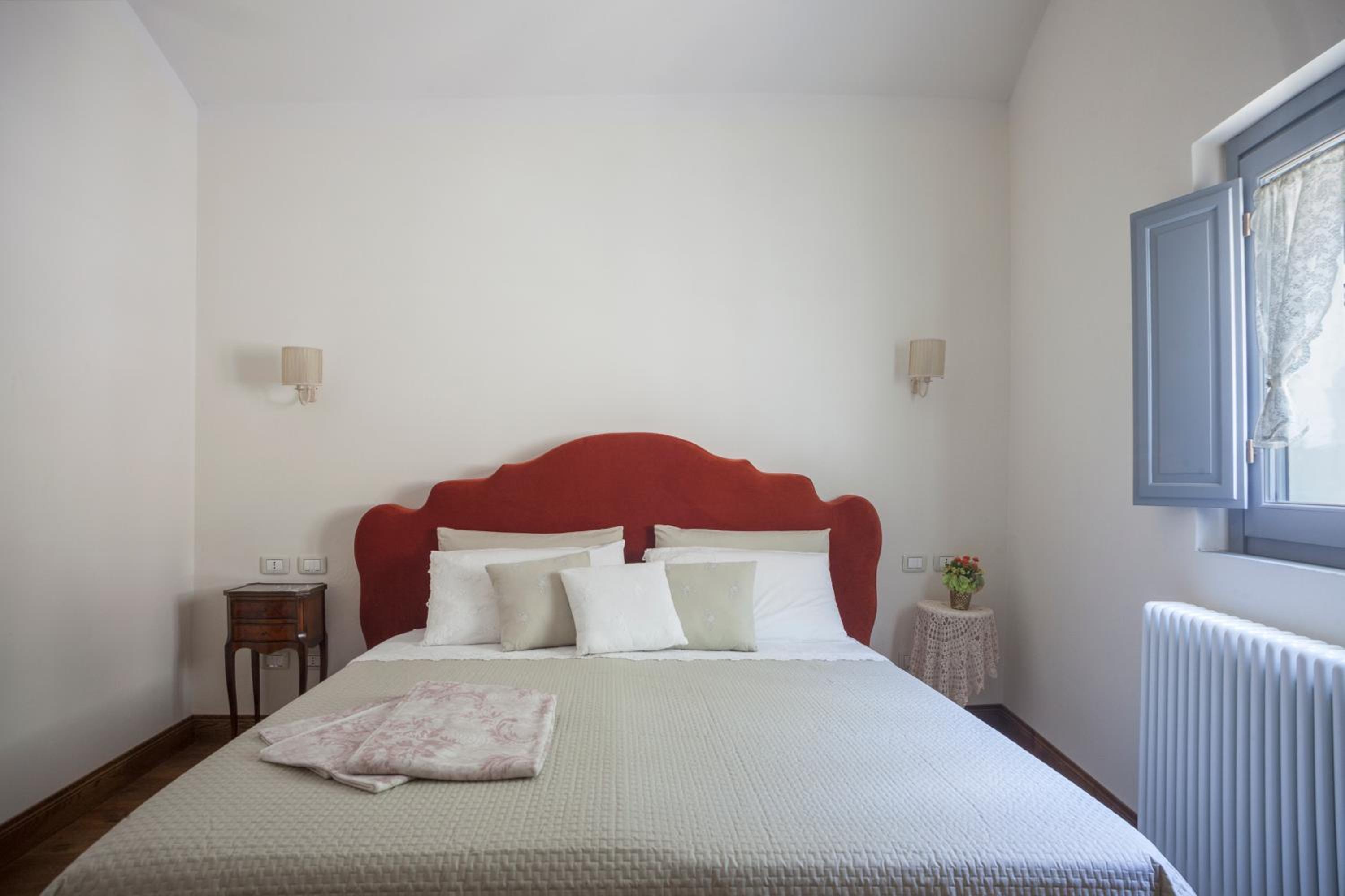 Double or Twin Room with Private Bathroom - Photo 4