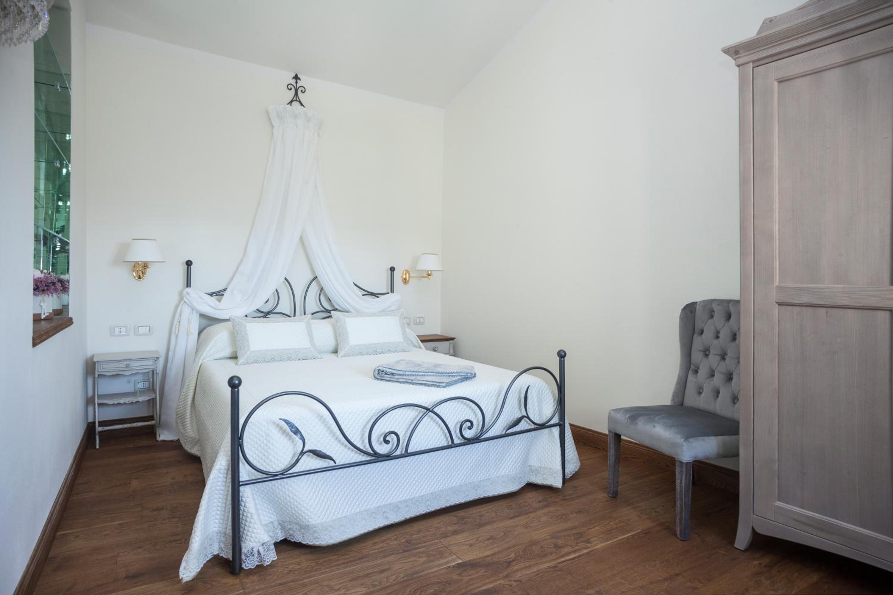 Deluxe Double Room with Bath photo 1