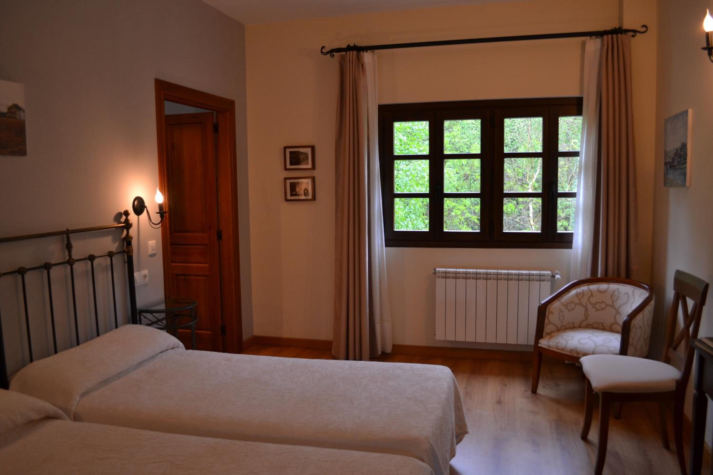 Double Room - Photo 11