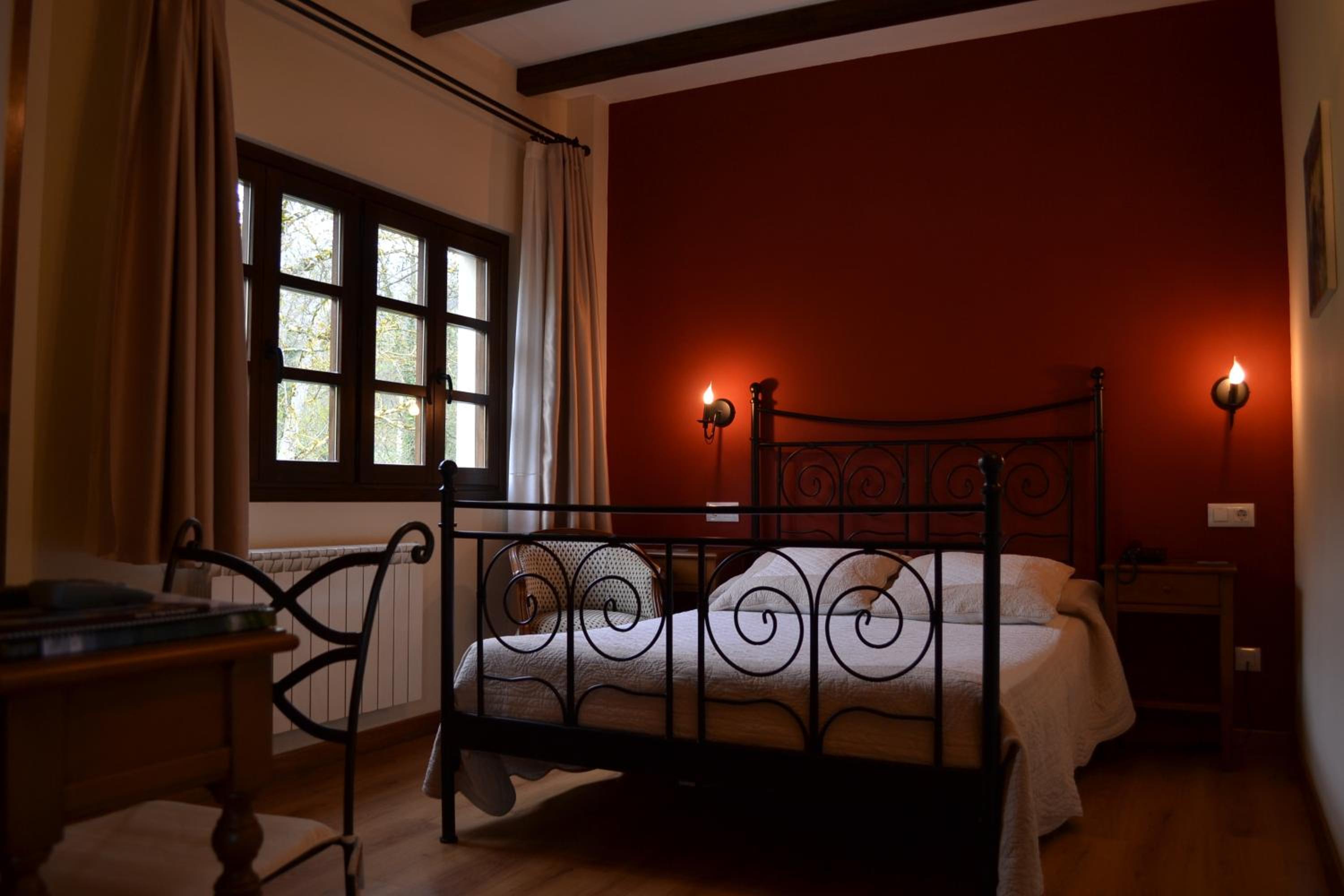 Double Room - Photo 12