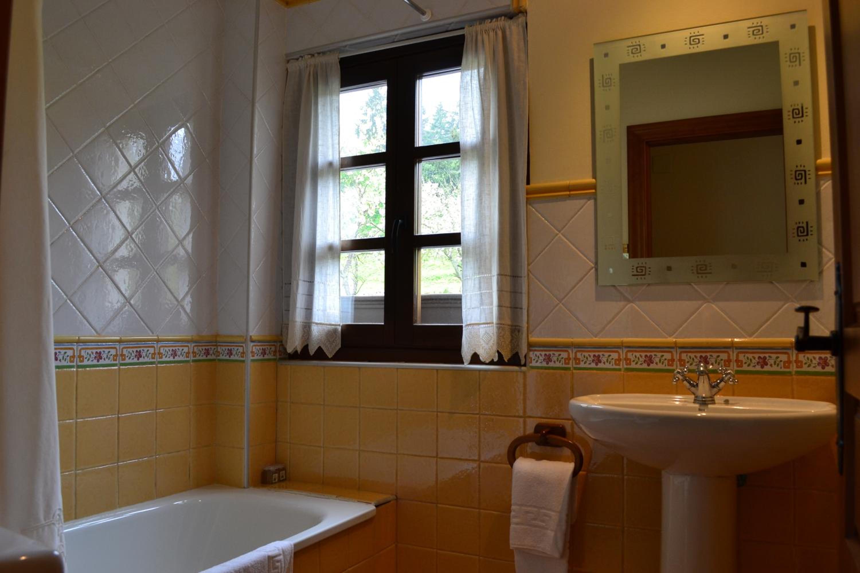 Double Room - Photo 6