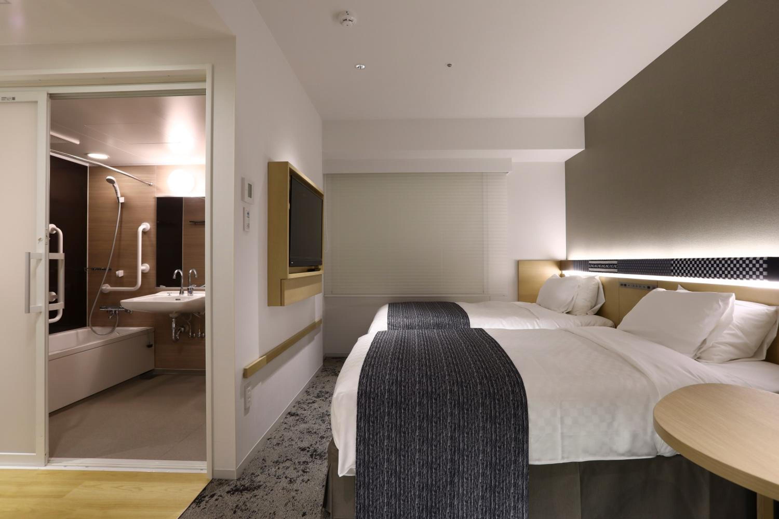 Twin Room - Disability Access thumbnail 5