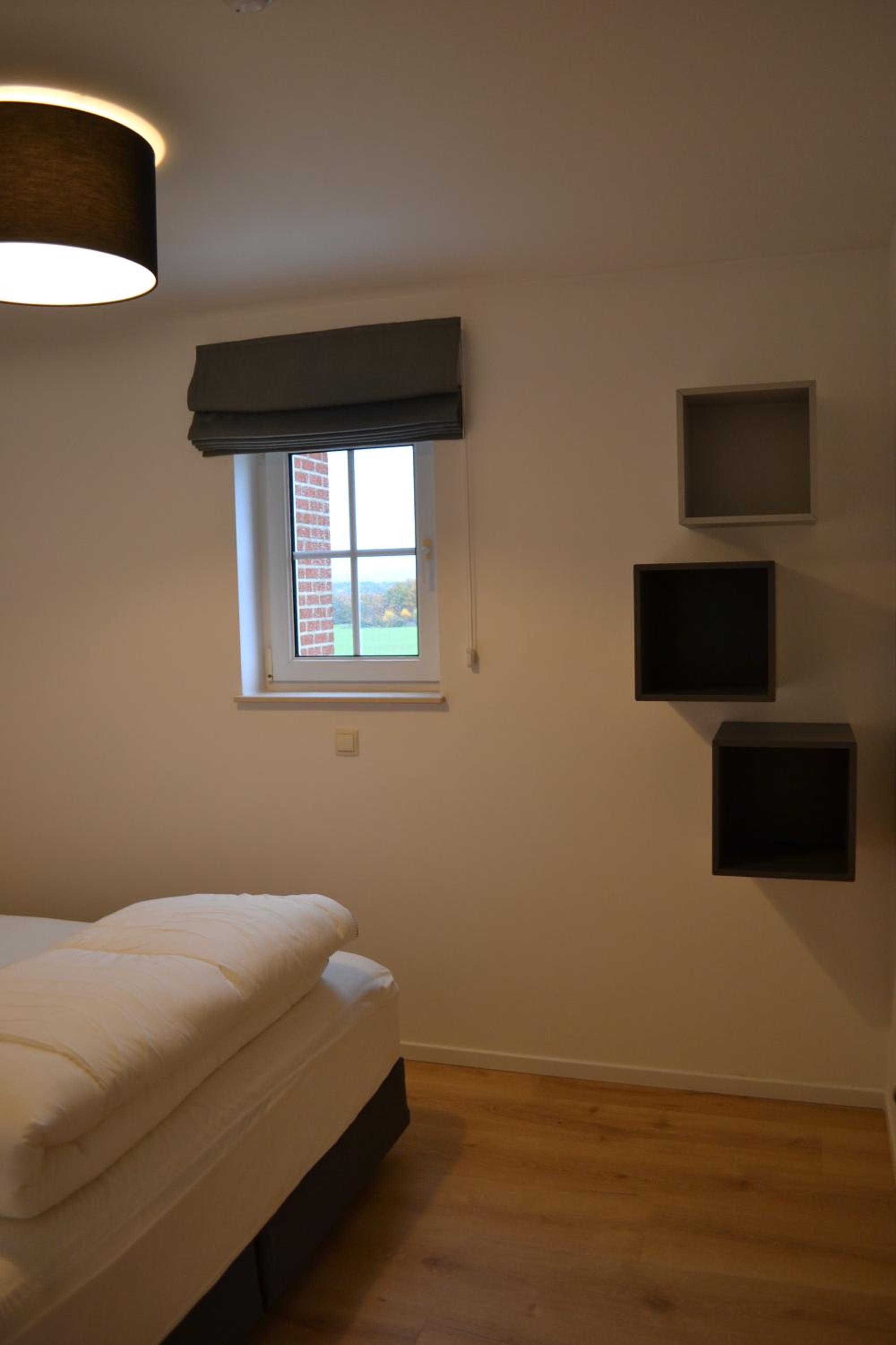 Five-Bedroom House photo 2