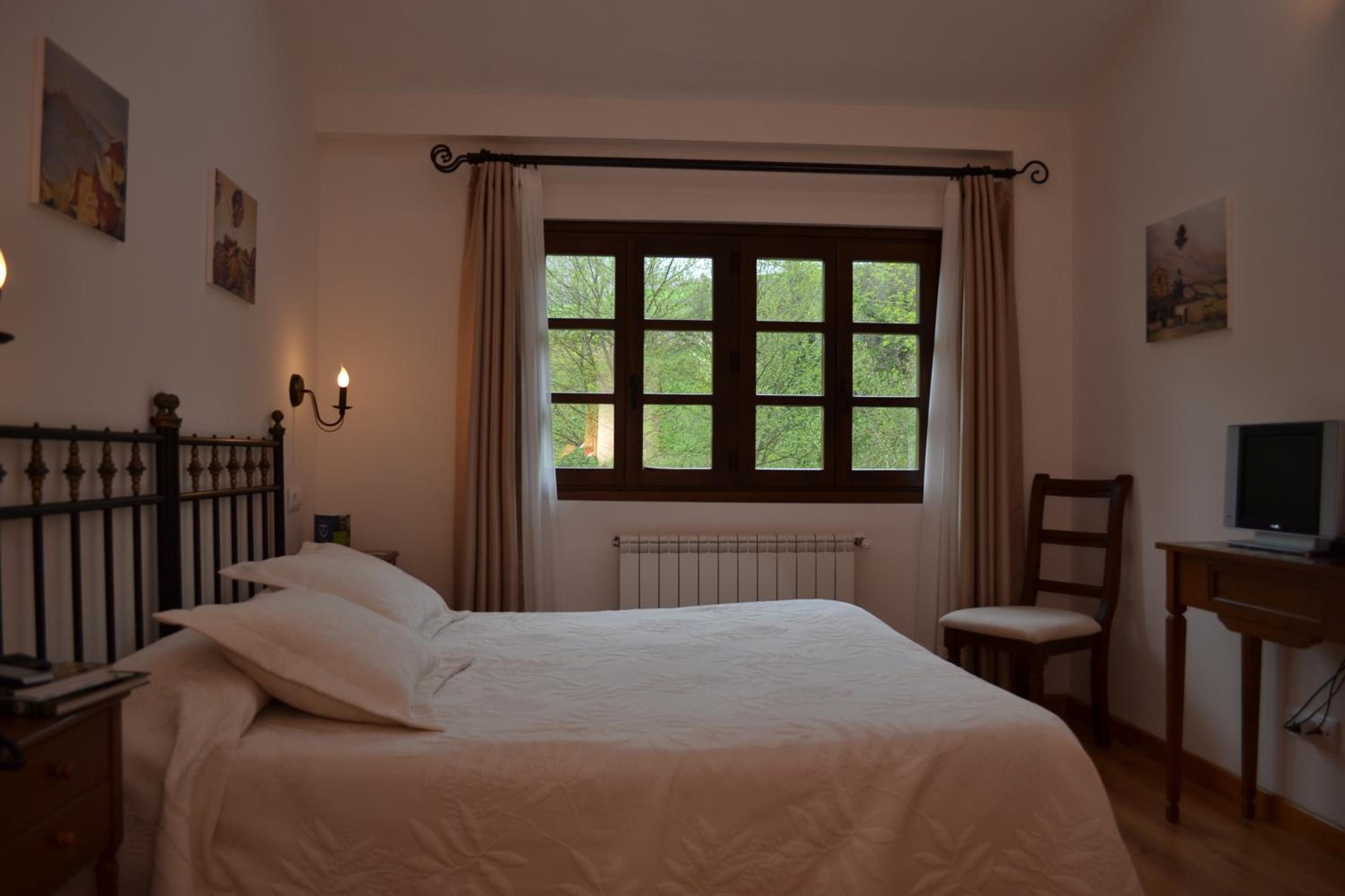 Double Room - Photo 15