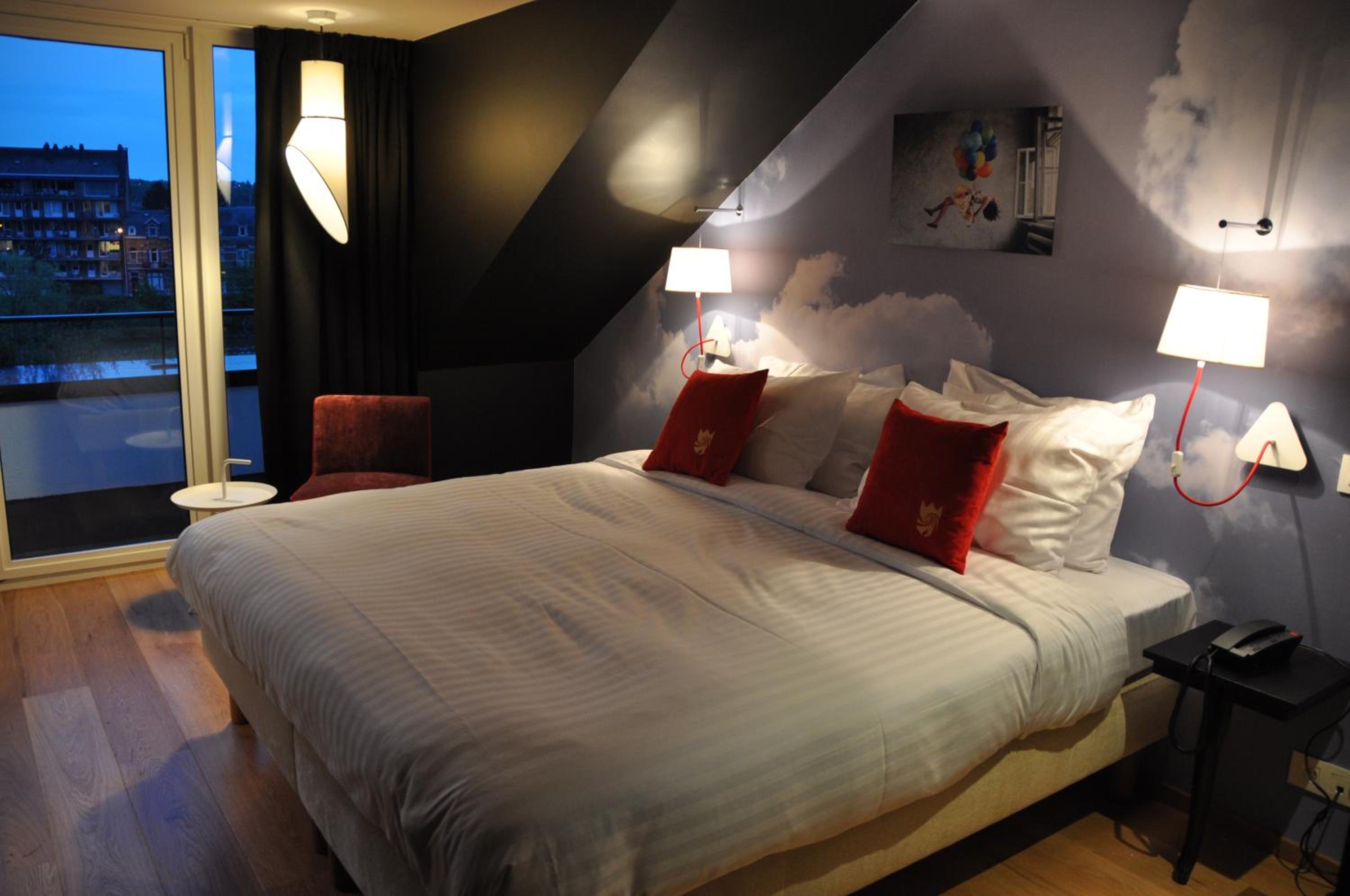 Deluxe Double Room with River Side